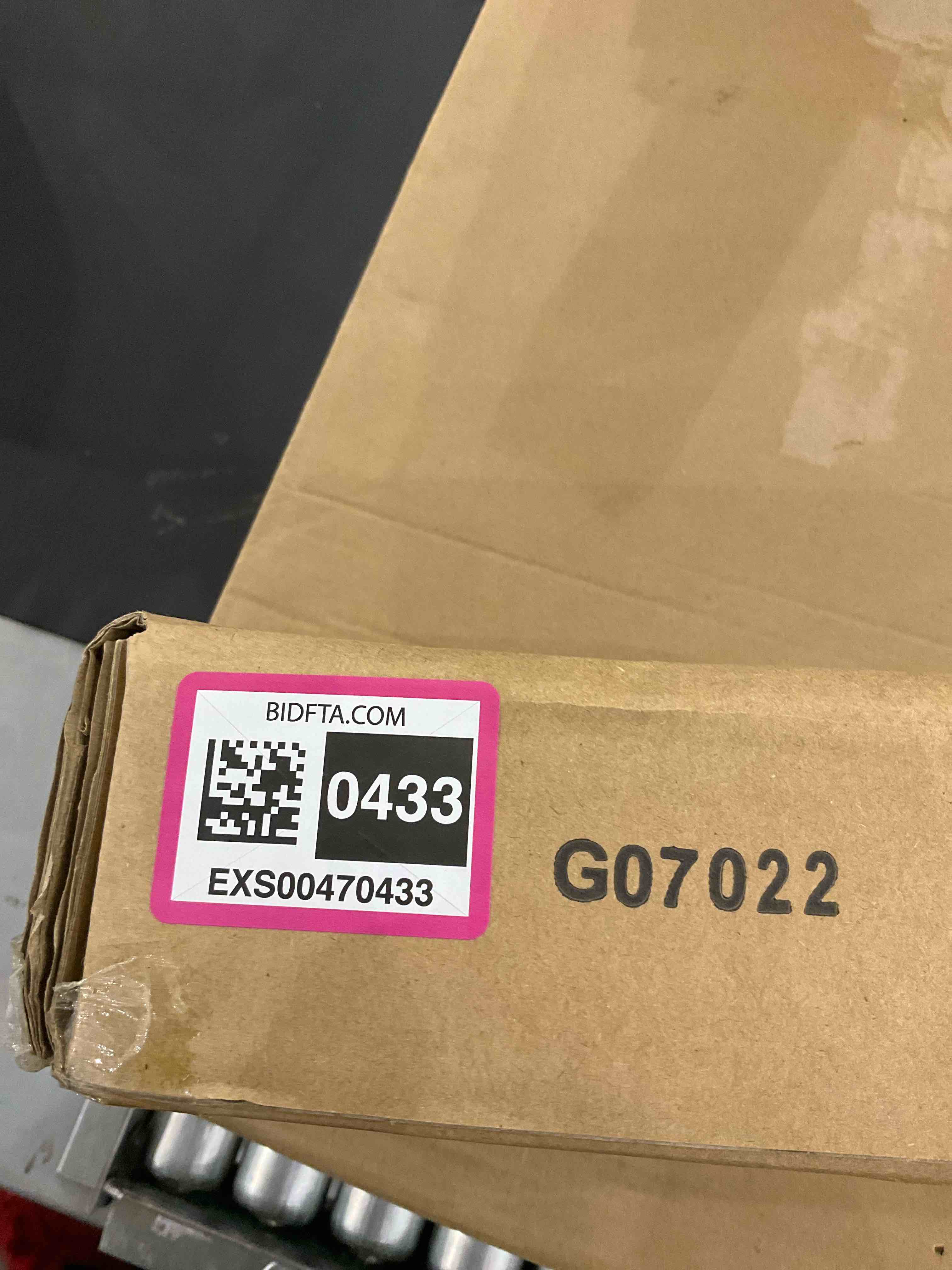 https://s3.amazonaws.com/lotting-images-prod/bidfta/EXS00470433_1697035554088.jpeg
