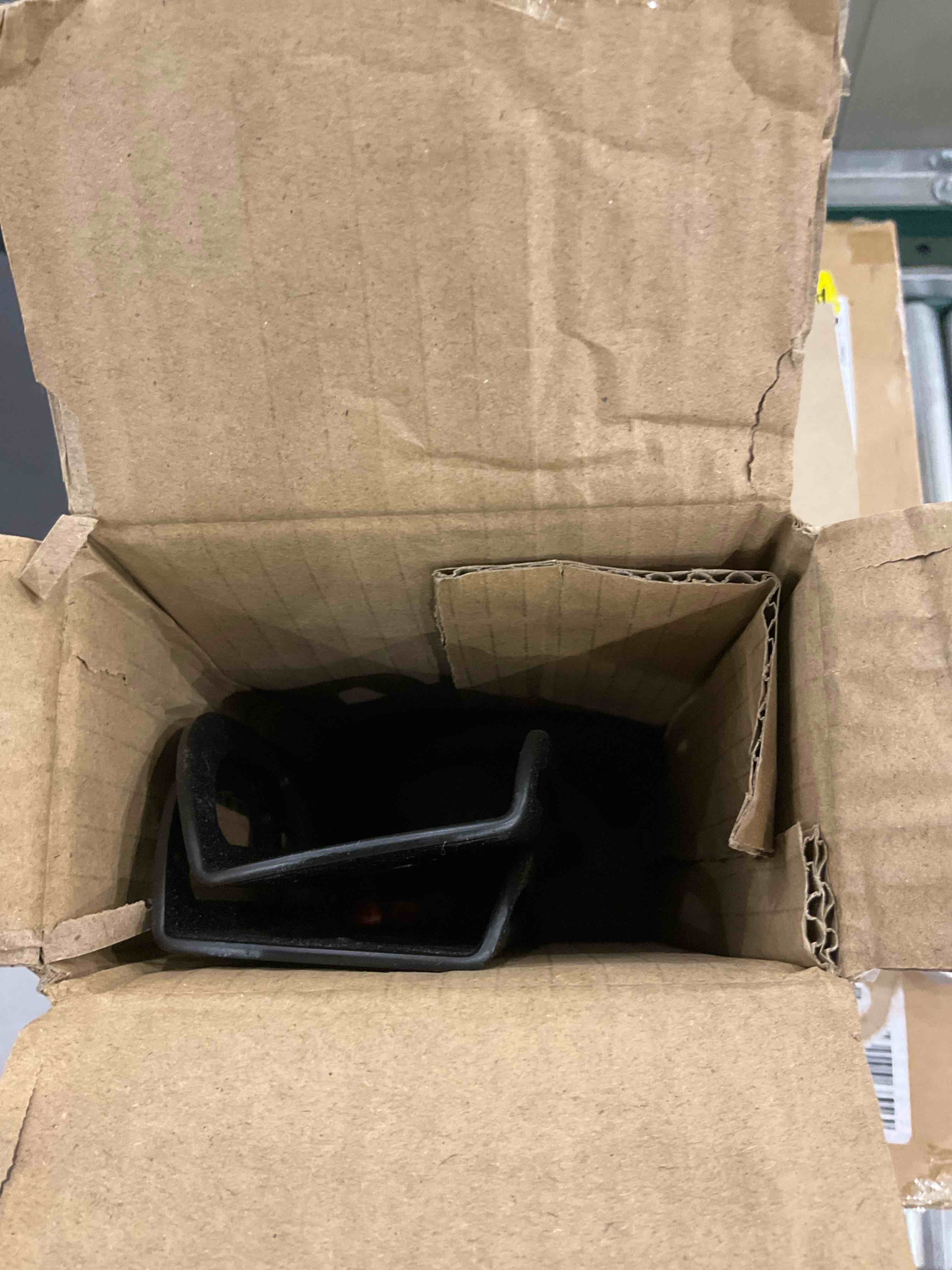 https://s3.amazonaws.com/lotting-images-prod/bidfta/EXS00470433_1697035566895.jpeg