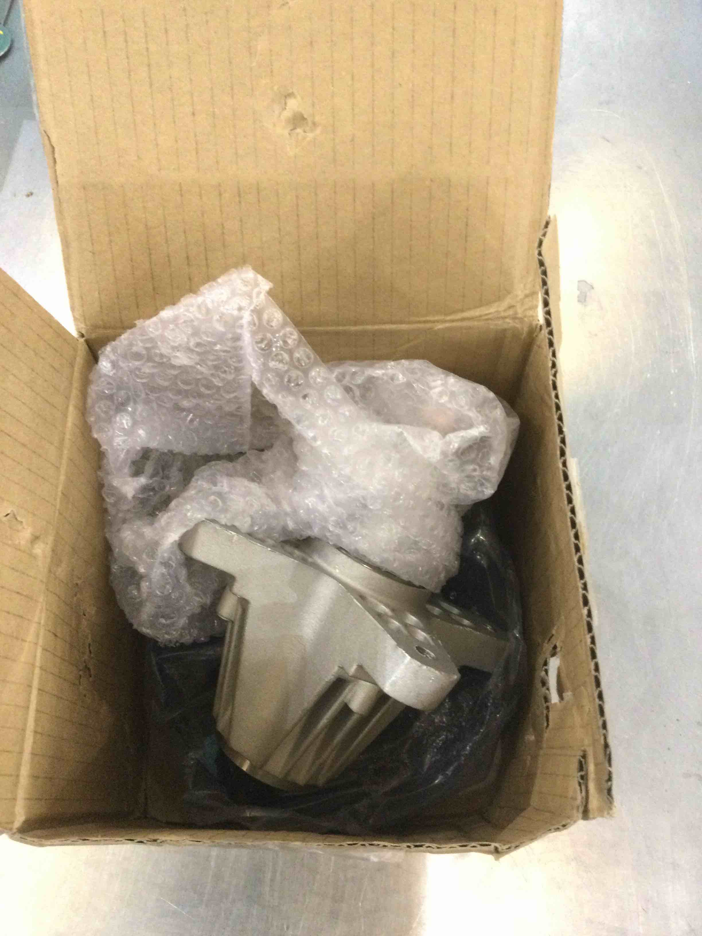 https://s3.amazonaws.com/lotting-images-prod/bidfta/EXS00470678_1696960060822.jpeg