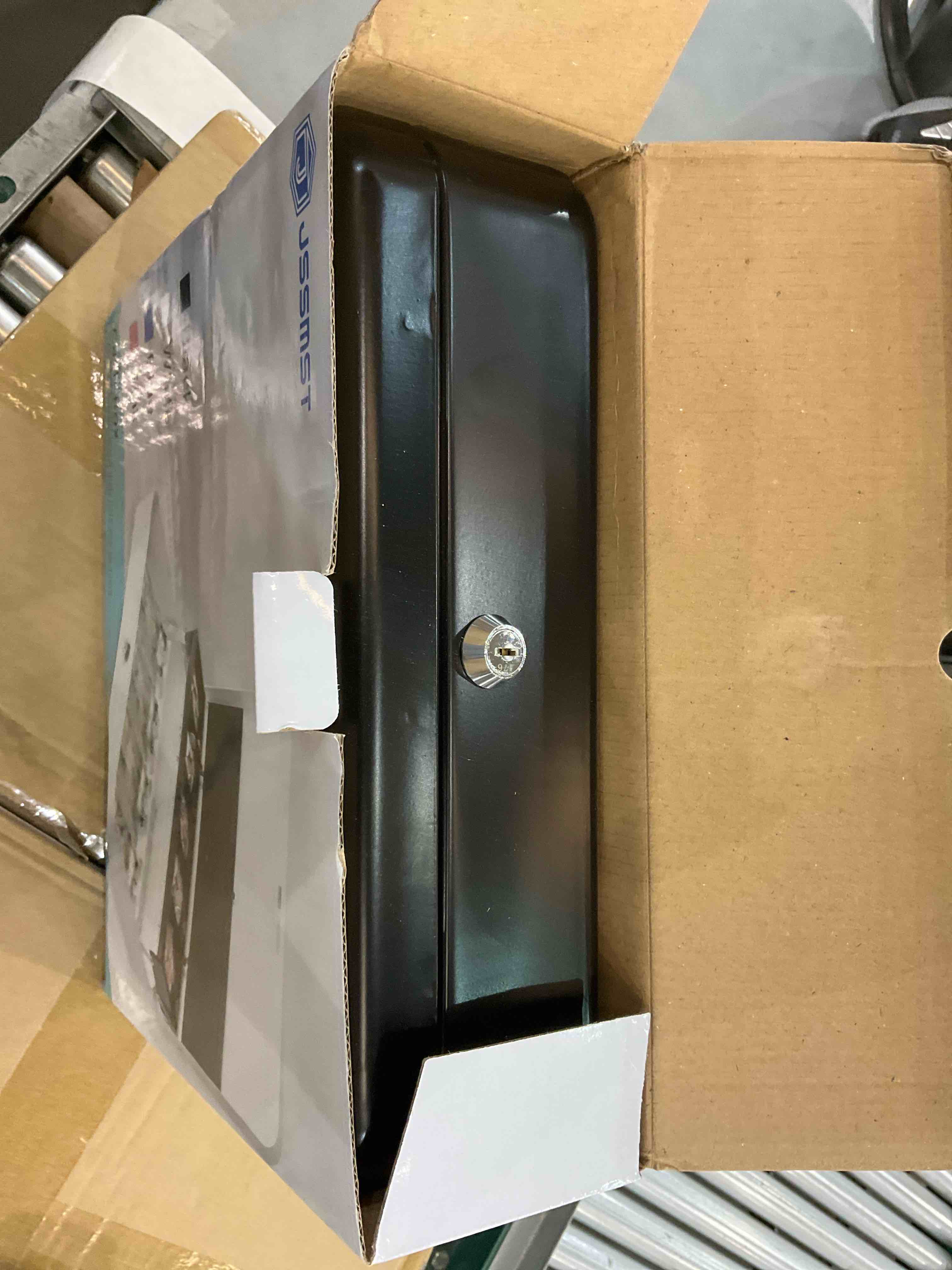 https://s3.amazonaws.com/lotting-images-prod/bidfta/EXS00471109_1696524638539.jpeg