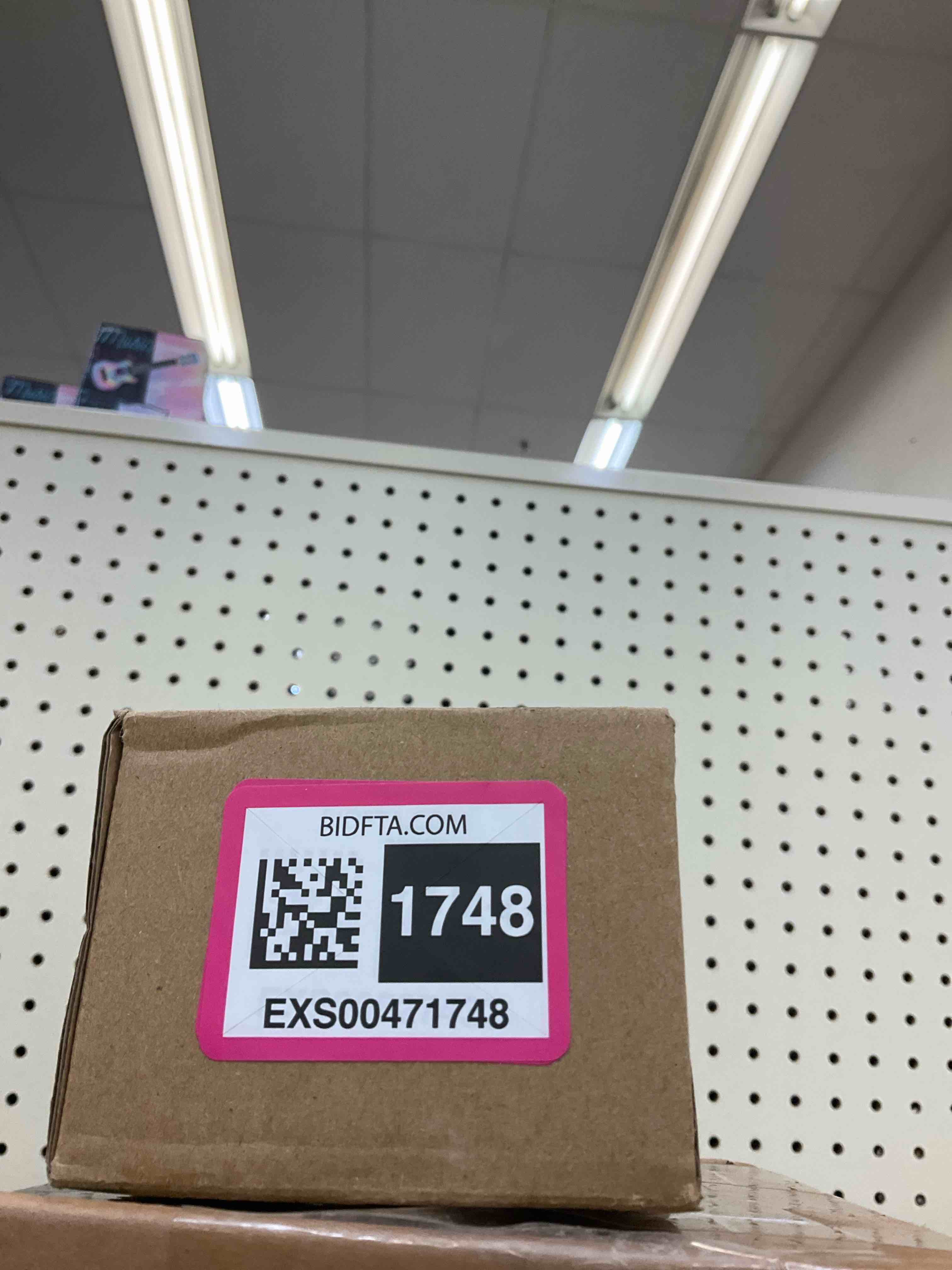 https://s3.amazonaws.com/lotting-images-prod/bidfta/EXS00471748_1697657843032.jpeg