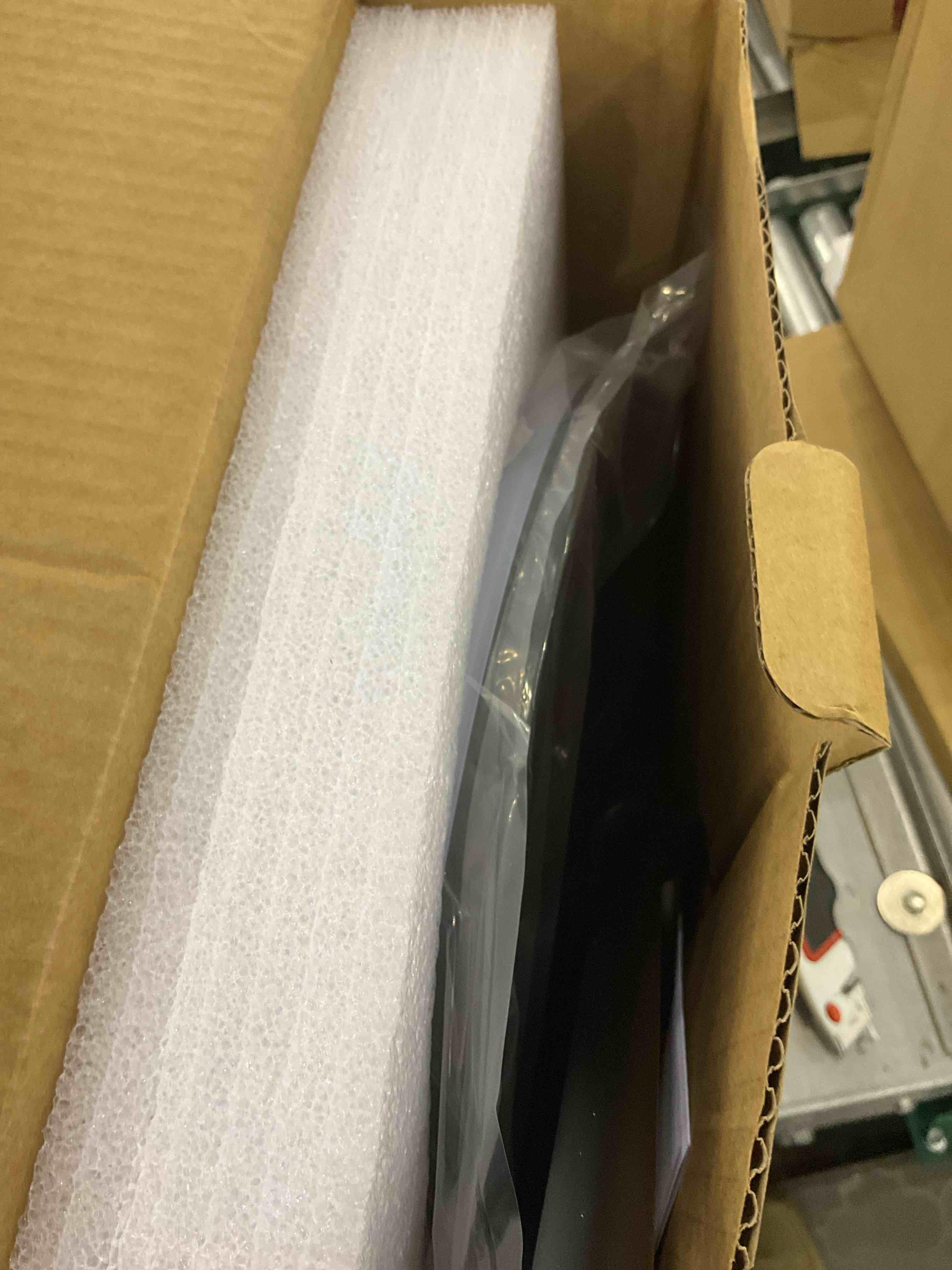 https://s3.amazonaws.com/lotting-images-prod/bidfta/EXS00472017_1697628783524.jpeg