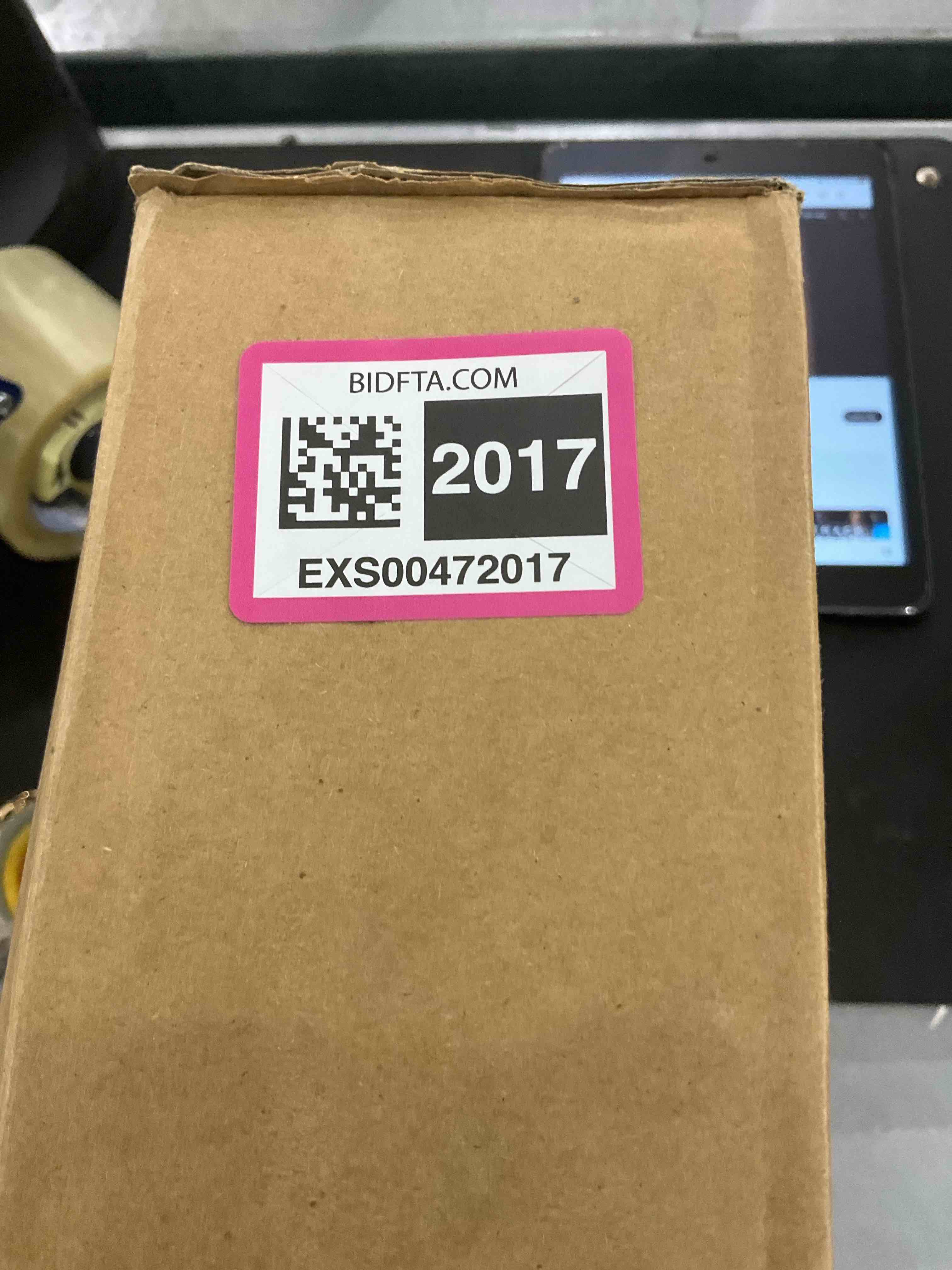 https://s3.amazonaws.com/lotting-images-prod/bidfta/EXS00472017_1697628860508.jpeg