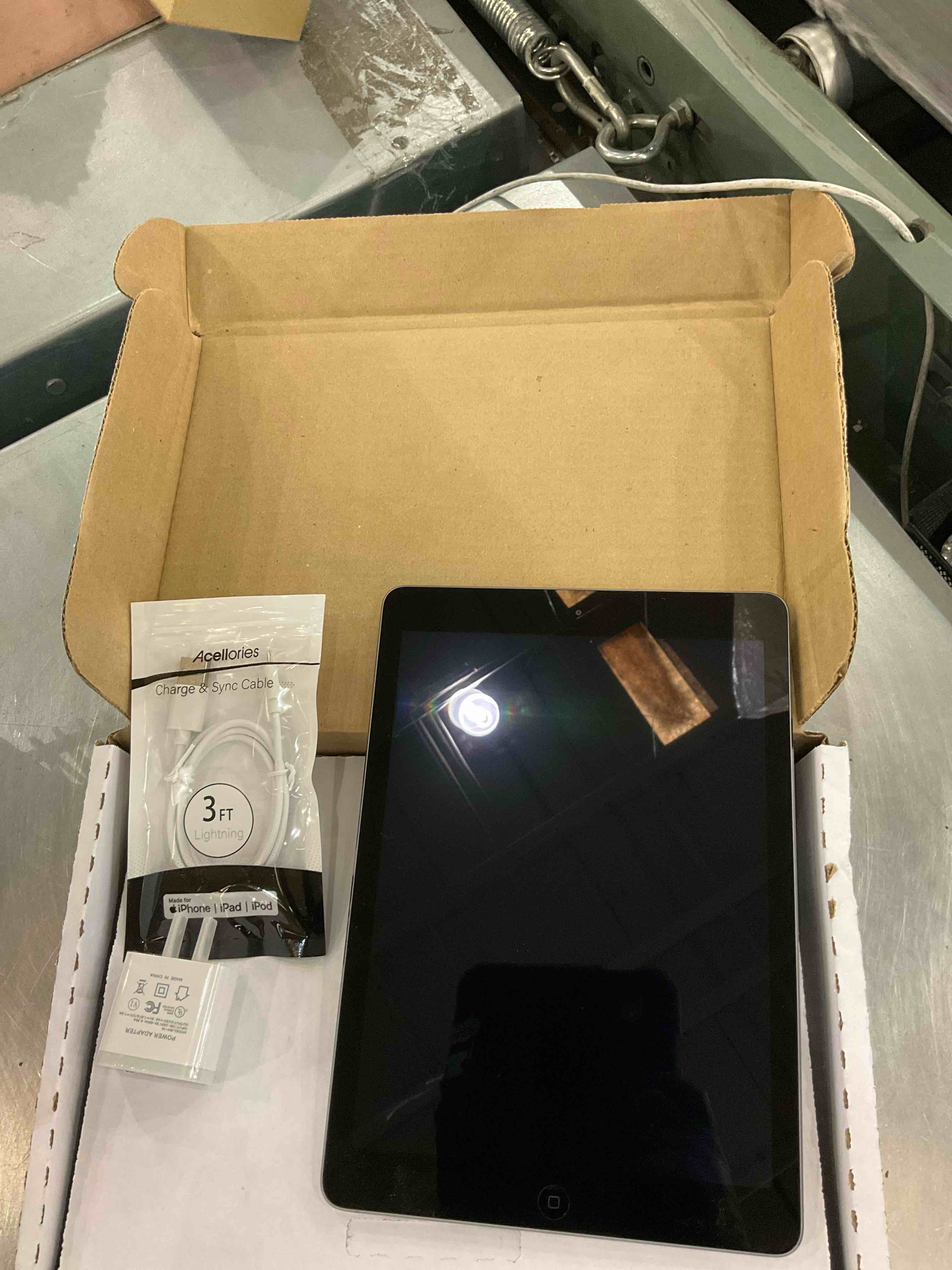 https://s3.amazonaws.com/lotting-images-prod/bidfta/EXS00473141_1697054306819.jpeg