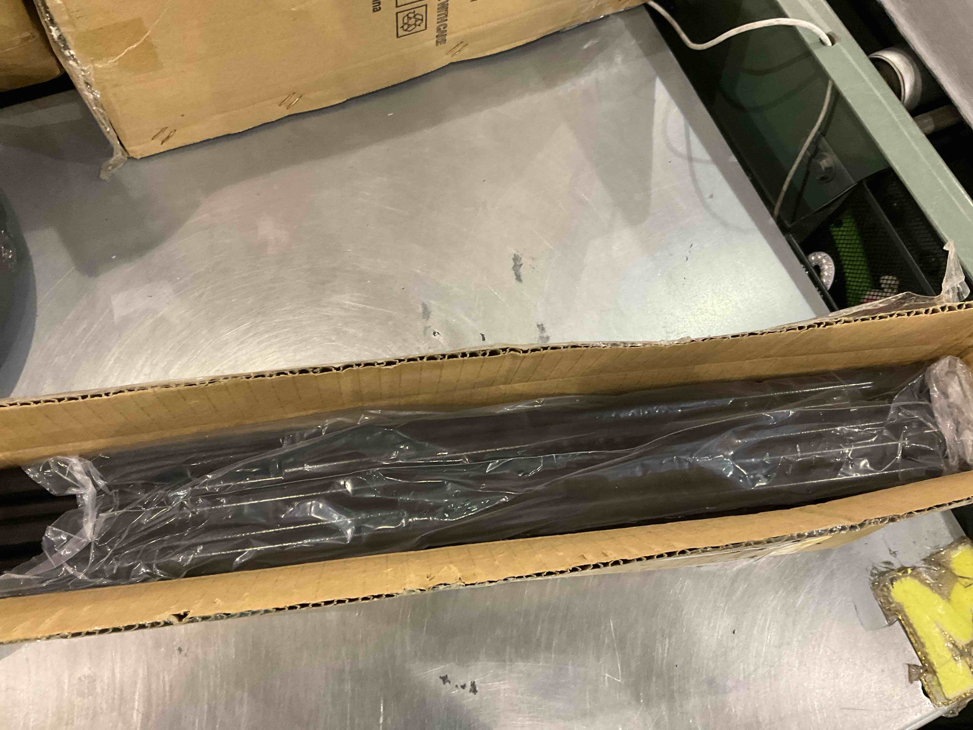 https://s3.amazonaws.com/lotting-images-prod/bidfta/EXS00473147_1697109236557.jpeg