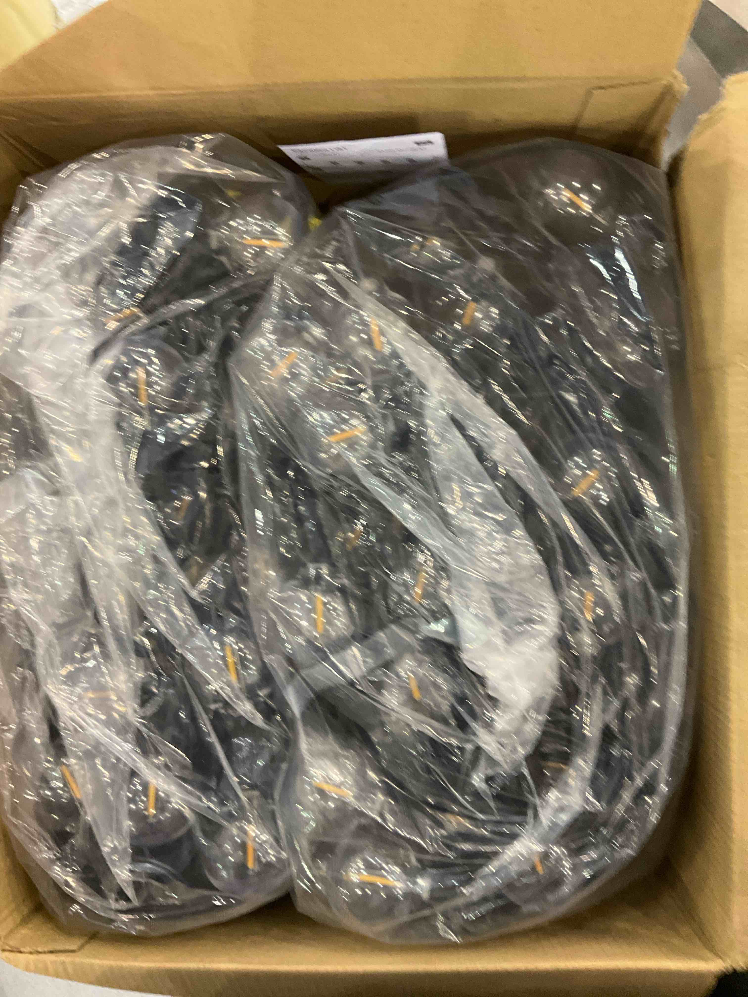 https://s3.amazonaws.com/lotting-images-prod/bidfta/EXS00474711_1696506733960.jpeg