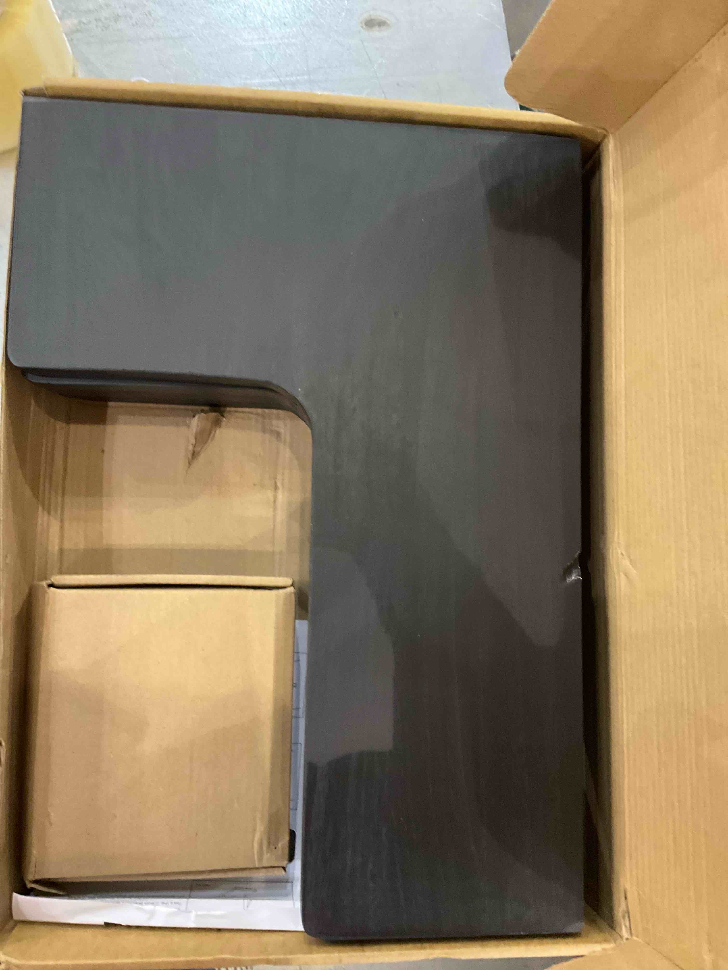 https://s3.amazonaws.com/lotting-images-prod/bidfta/EXS00474972_1696859298811.jpeg