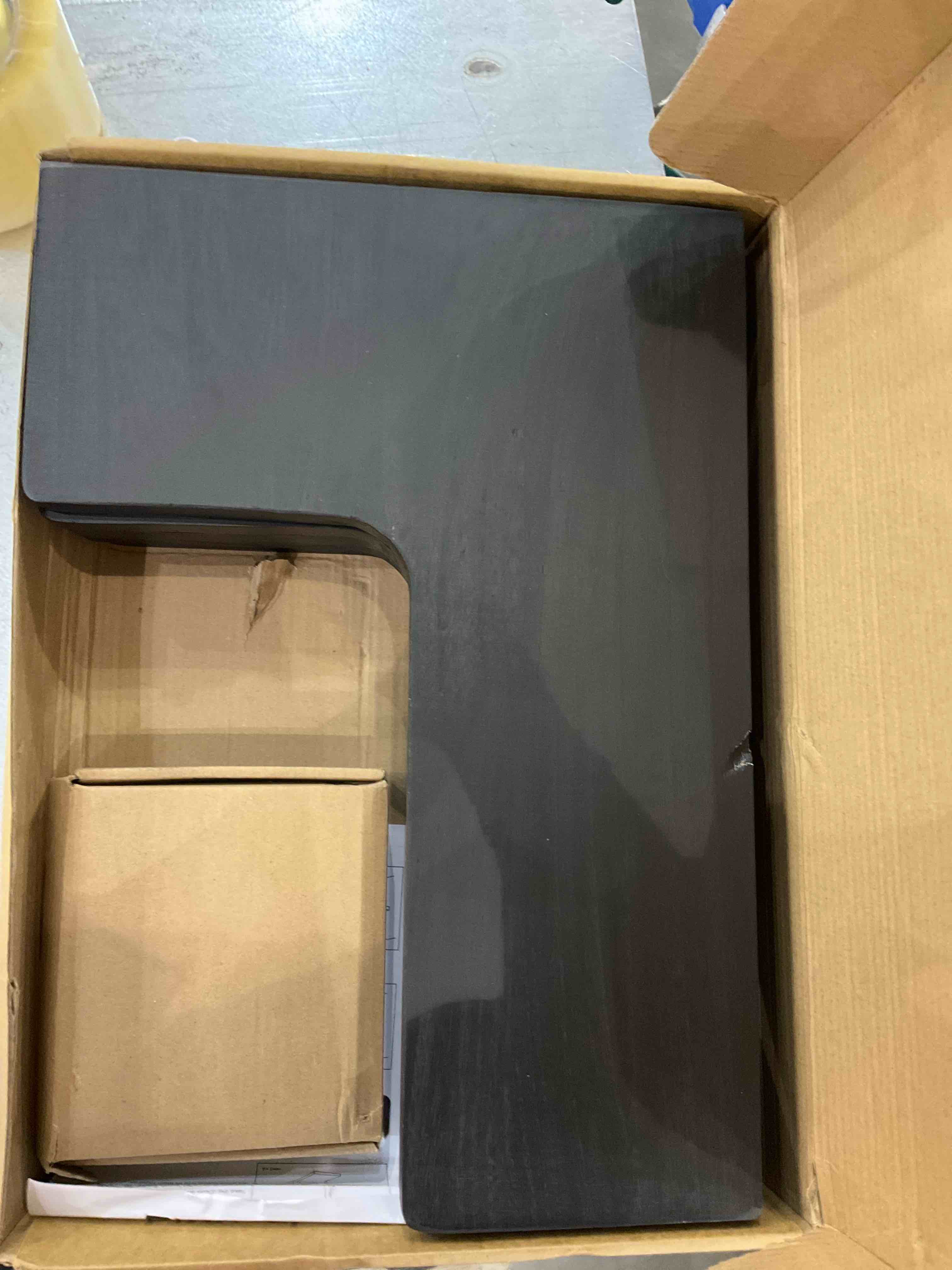https://s3.amazonaws.com/lotting-images-prod/bidfta/EXS00474972_1696859300273.jpeg