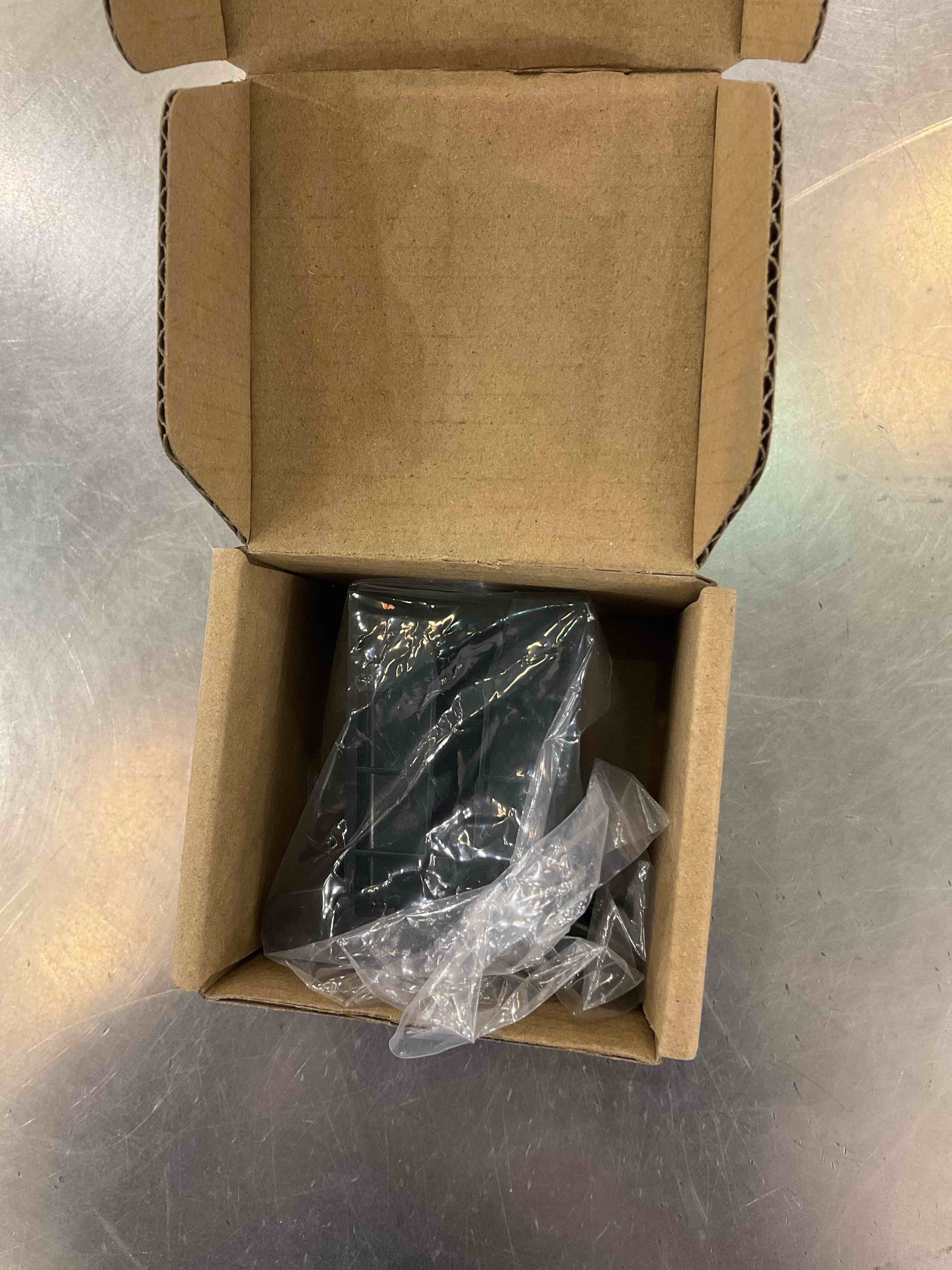 https://s3.amazonaws.com/lotting-images-prod/bidfta/EXS00475483_1696959881221.jpeg