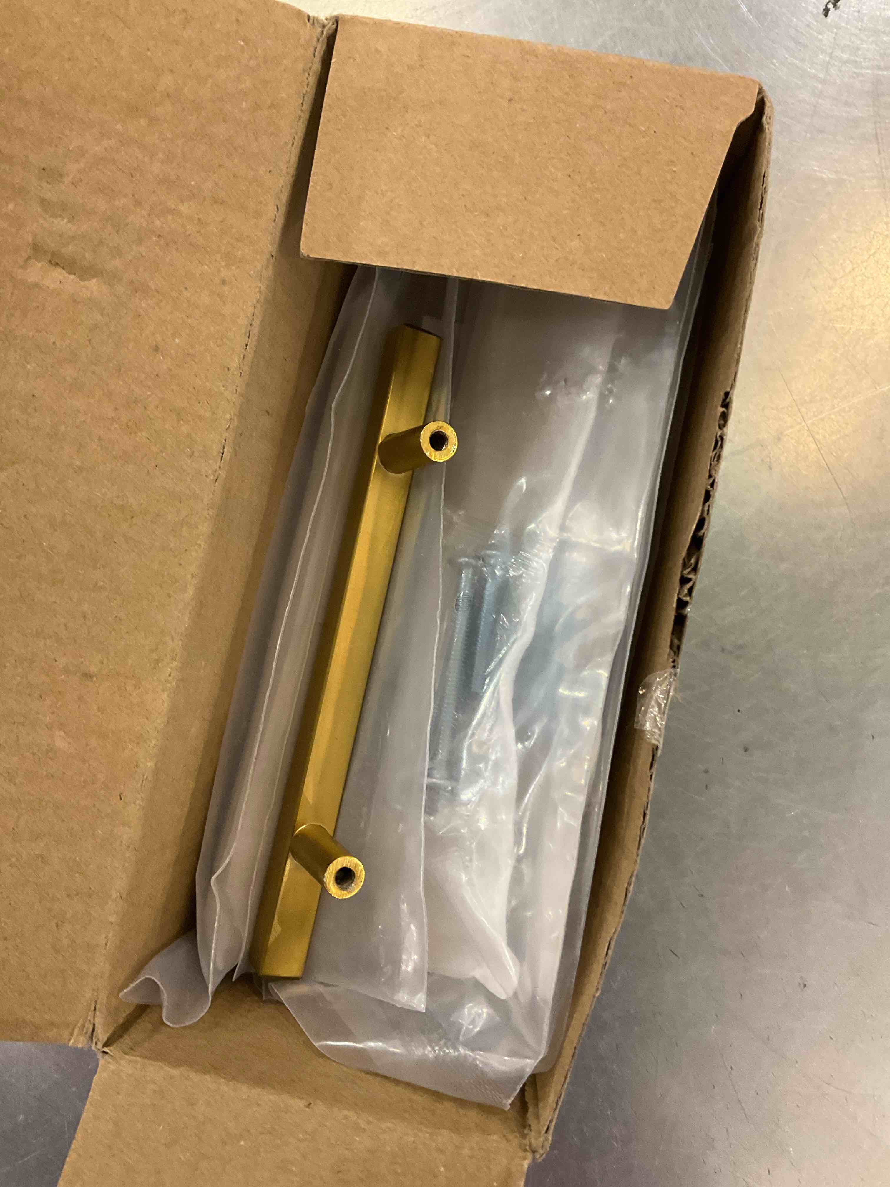 https://s3.amazonaws.com/lotting-images-prod/bidfta/EXS00475485_1696959987743.jpeg