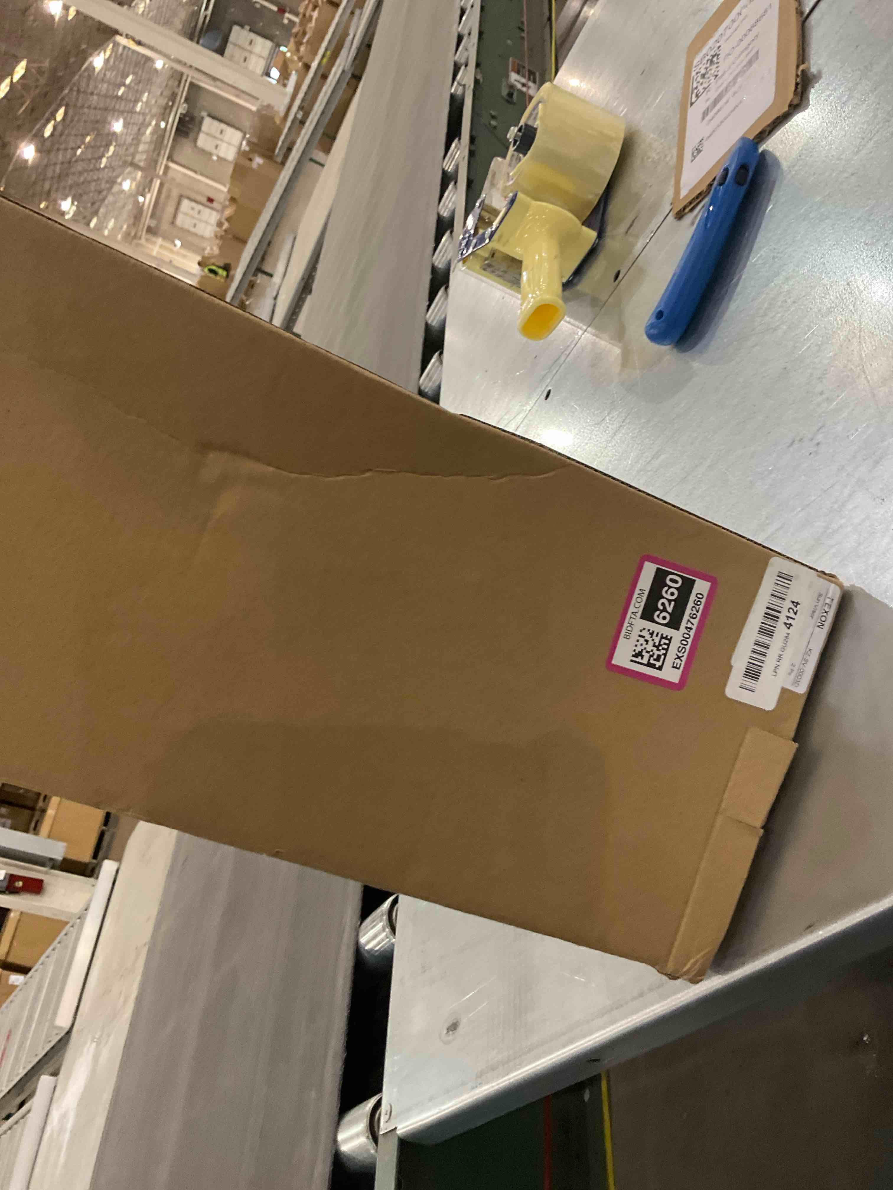 https://s3.amazonaws.com/lotting-images-prod/bidfta/EXS00476260_1695821685373.jpeg