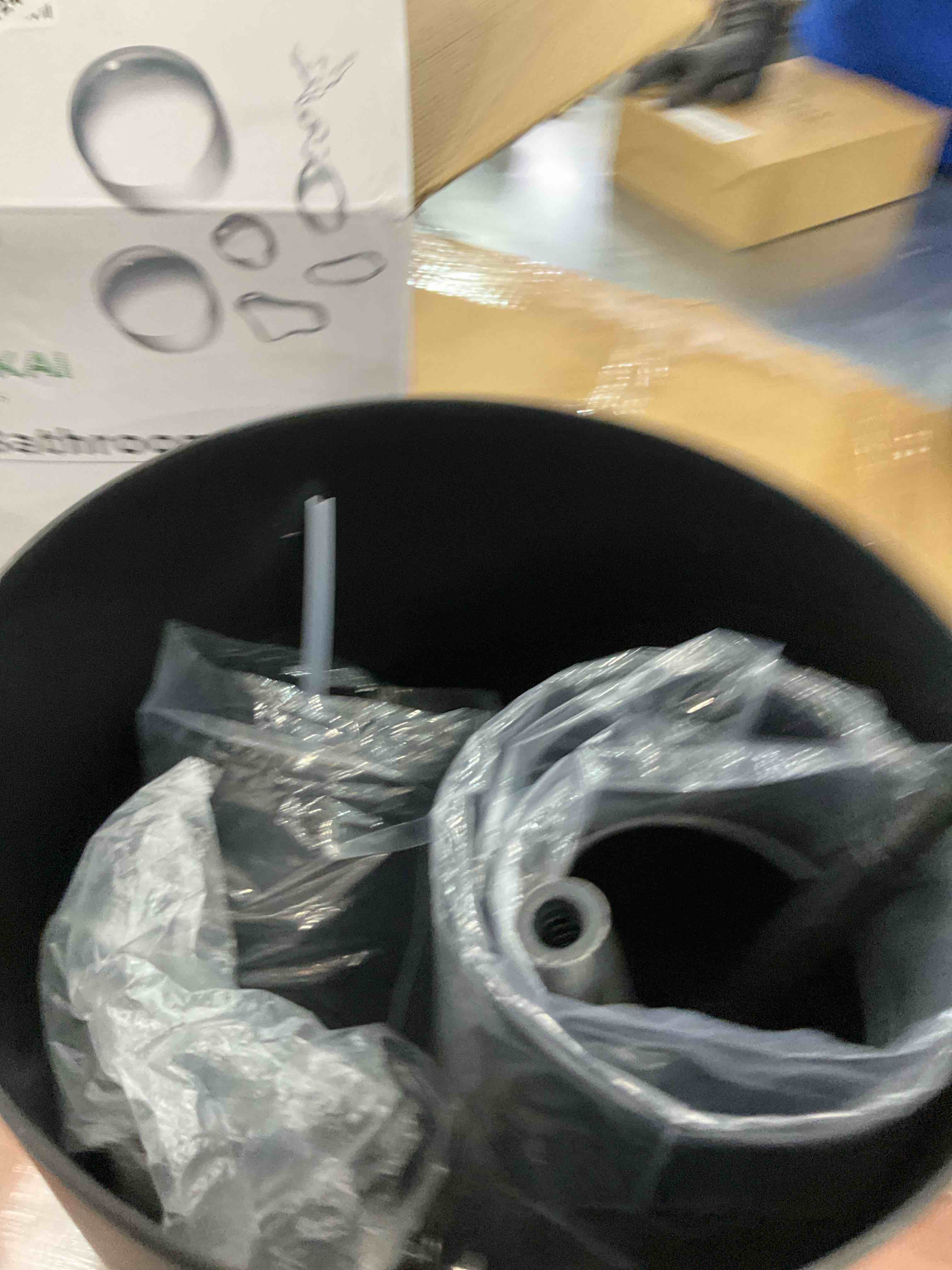 https://s3.amazonaws.com/lotting-images-prod/bidfta/EXS00477222_1697740541836.jpeg