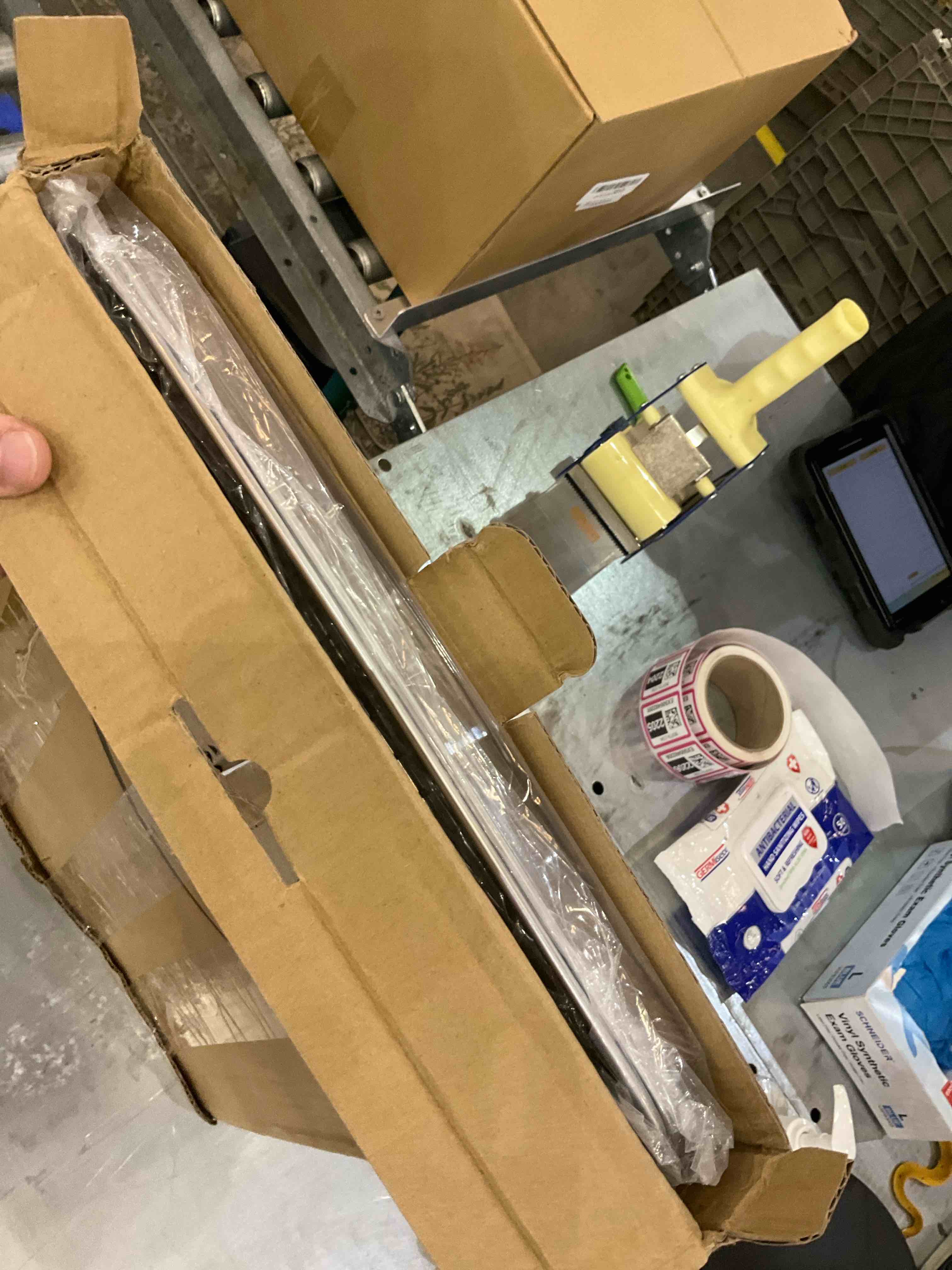 https://s3.amazonaws.com/lotting-images-prod/bidfta/EXS00478482_1696444646659.jpeg