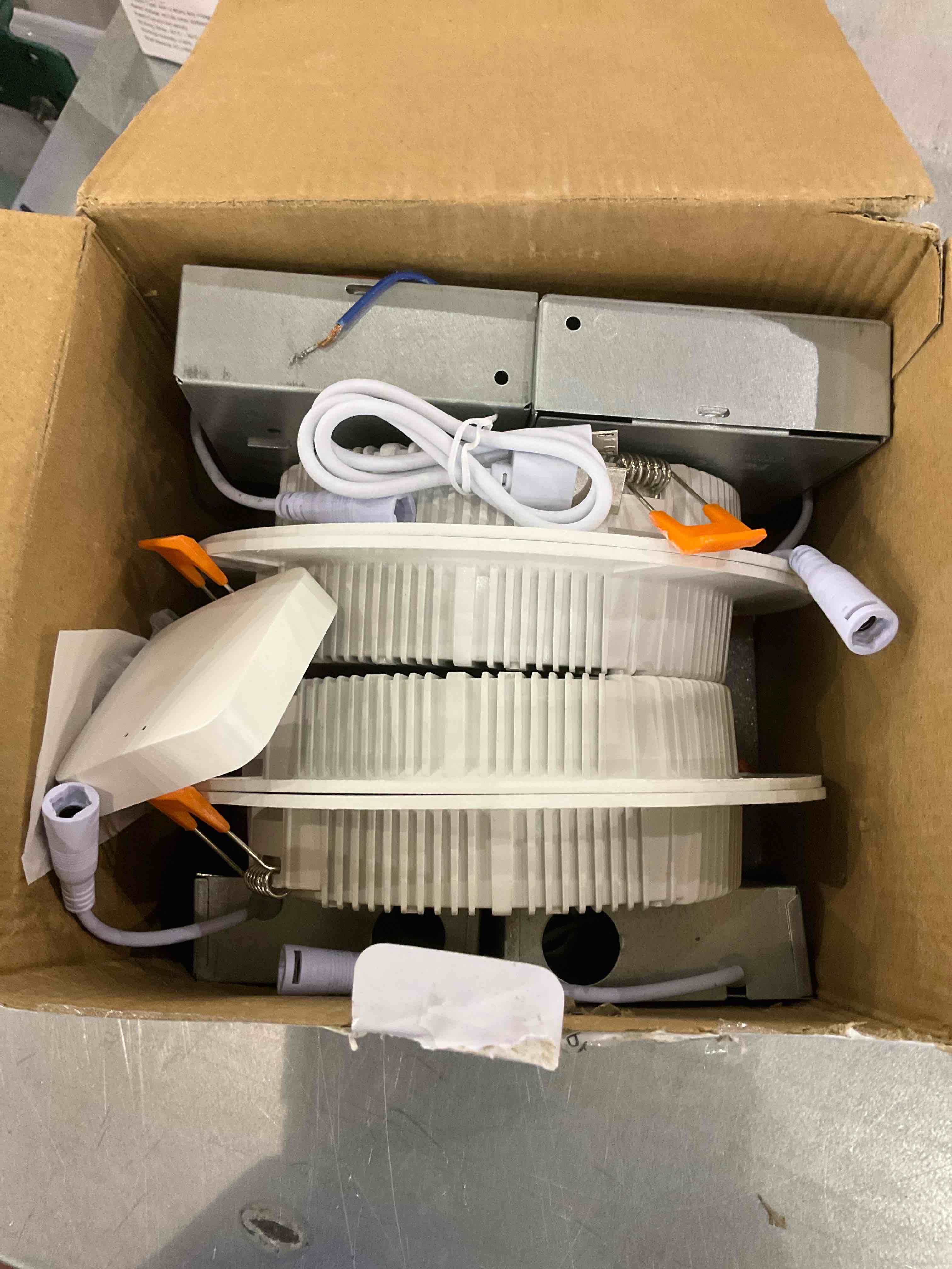 https://s3.amazonaws.com/lotting-images-prod/bidfta/EXS00478803_1698688365572.jpeg