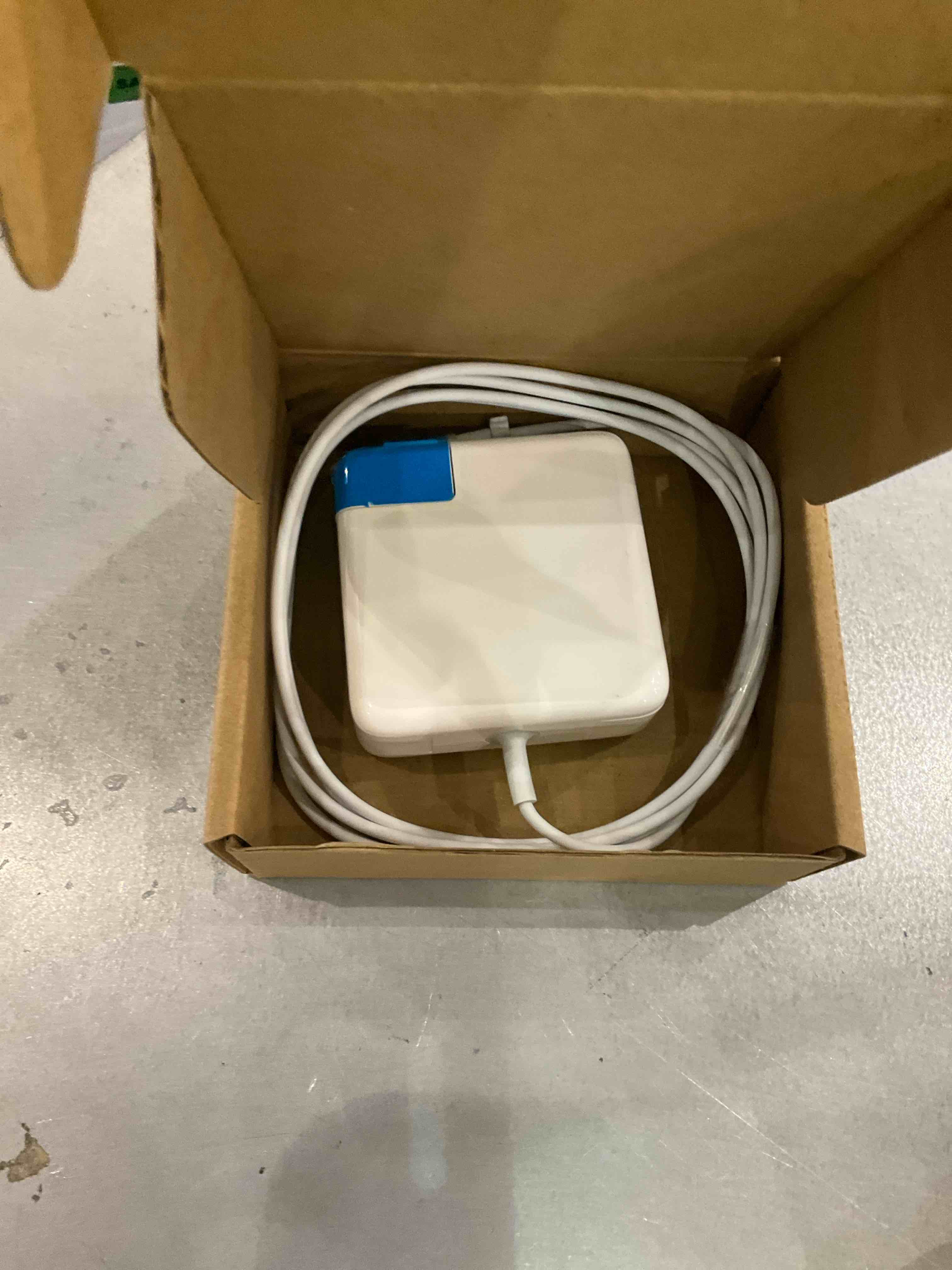 https://s3.amazonaws.com/lotting-images-prod/bidfta/EXS00482100_1695301056773.jpeg