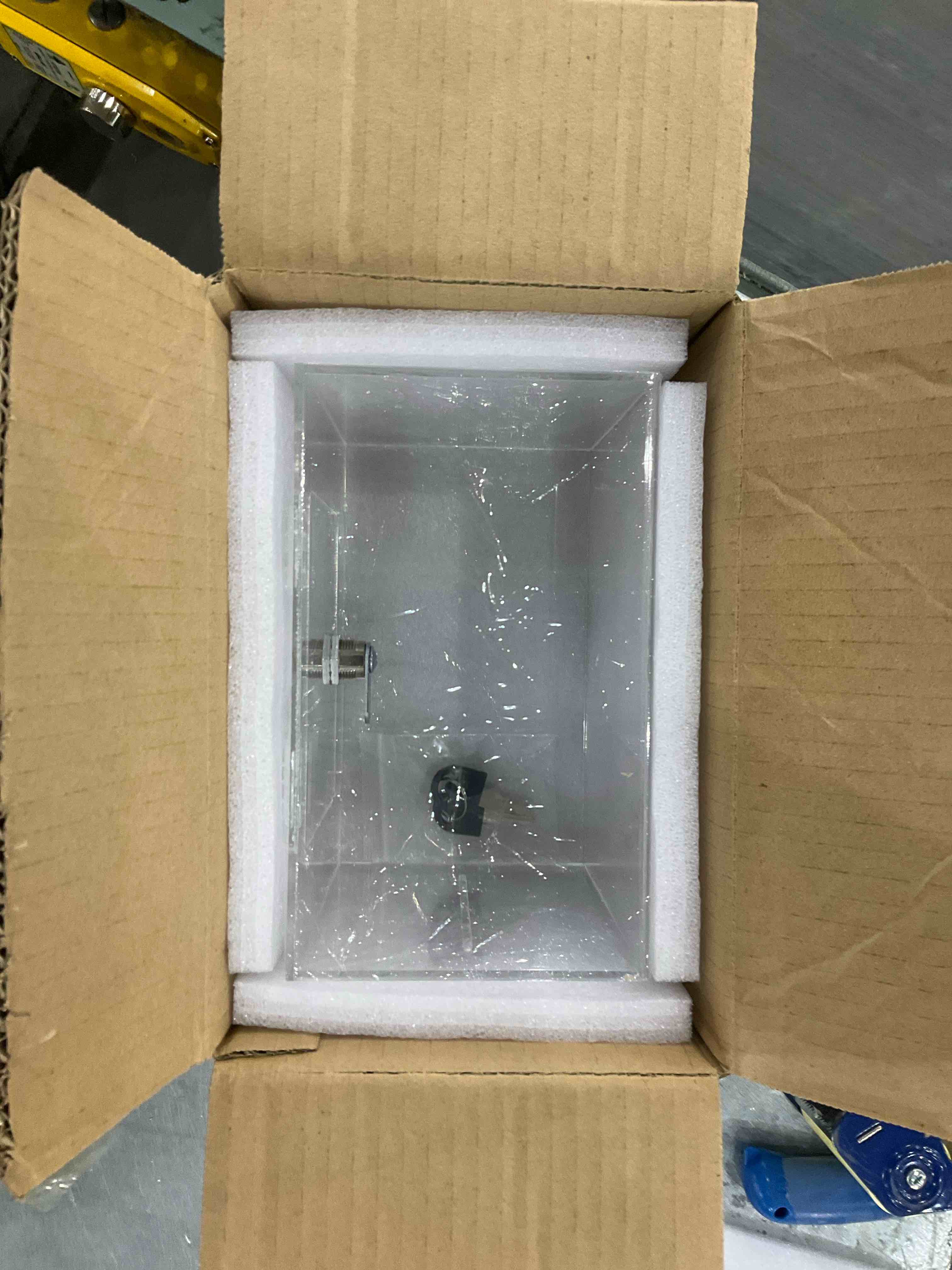 https://s3.amazonaws.com/lotting-images-prod/bidfta/EXS00482891_1699272825935.jpeg