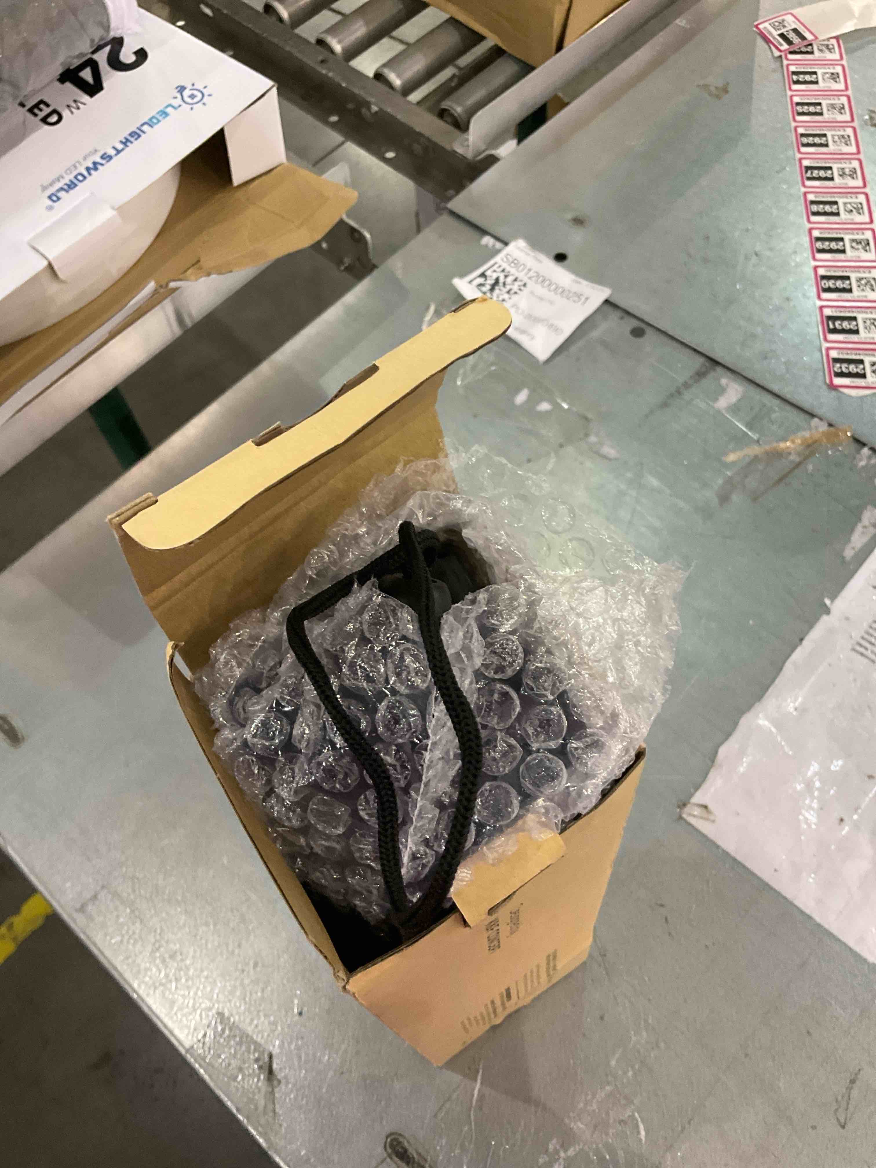 https://s3.amazonaws.com/lotting-images-prod/bidfta/EXS00482978_1699275603785.jpeg