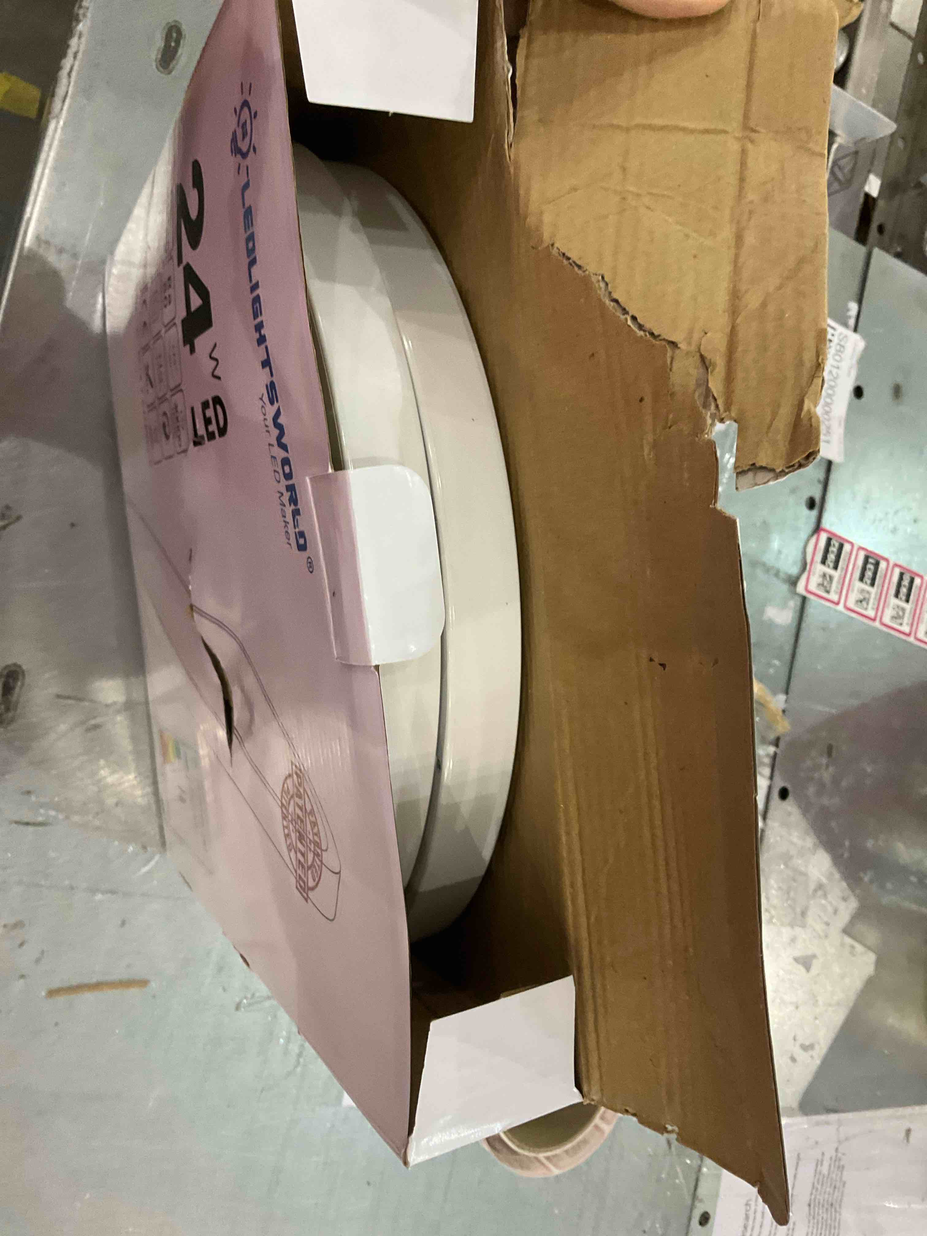 https://s3.amazonaws.com/lotting-images-prod/bidfta/EXS00482980_1699275700316.jpeg