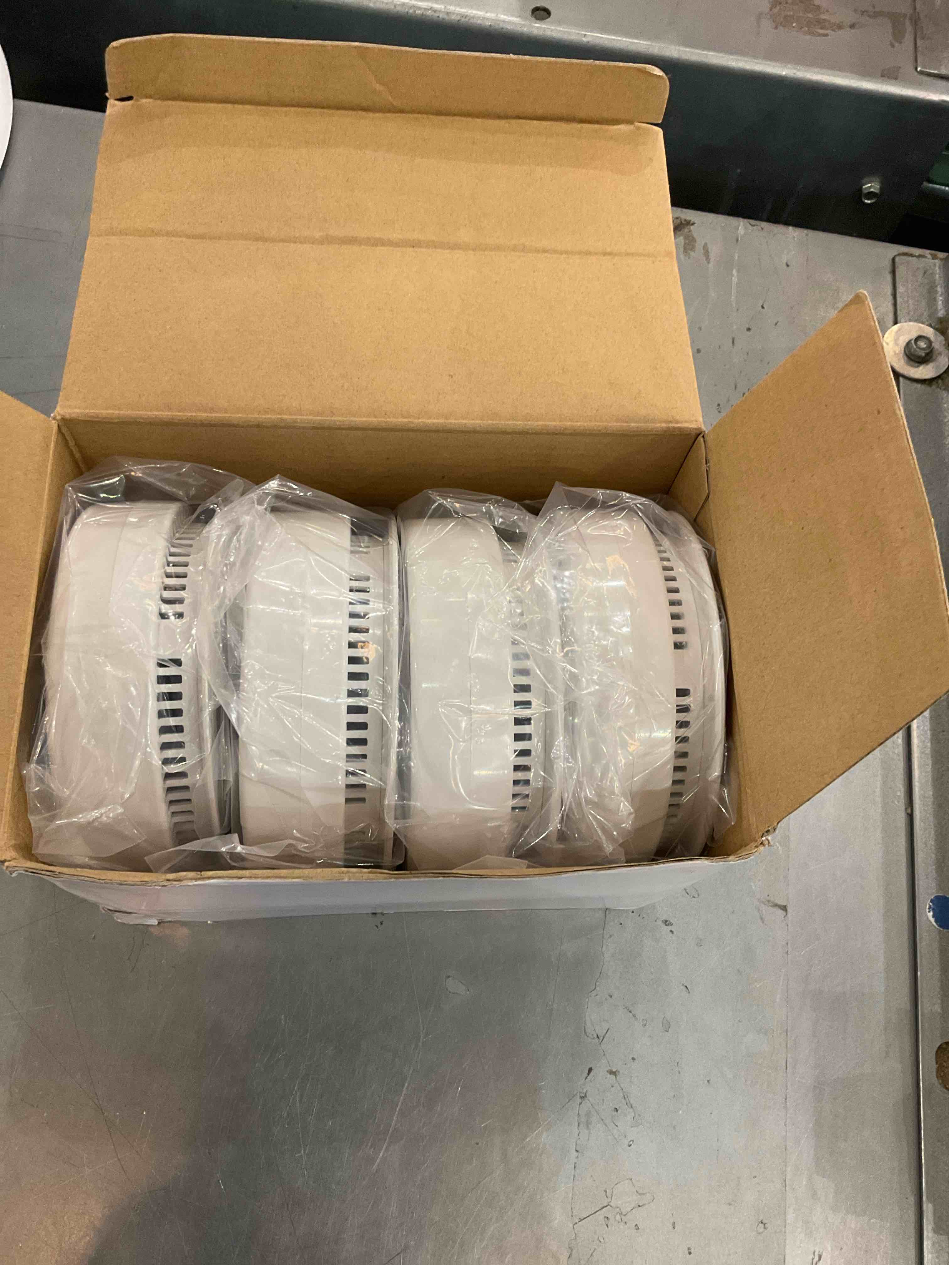 https://s3.amazonaws.com/lotting-images-prod/bidfta/EXS00483311_1696440554641.jpeg