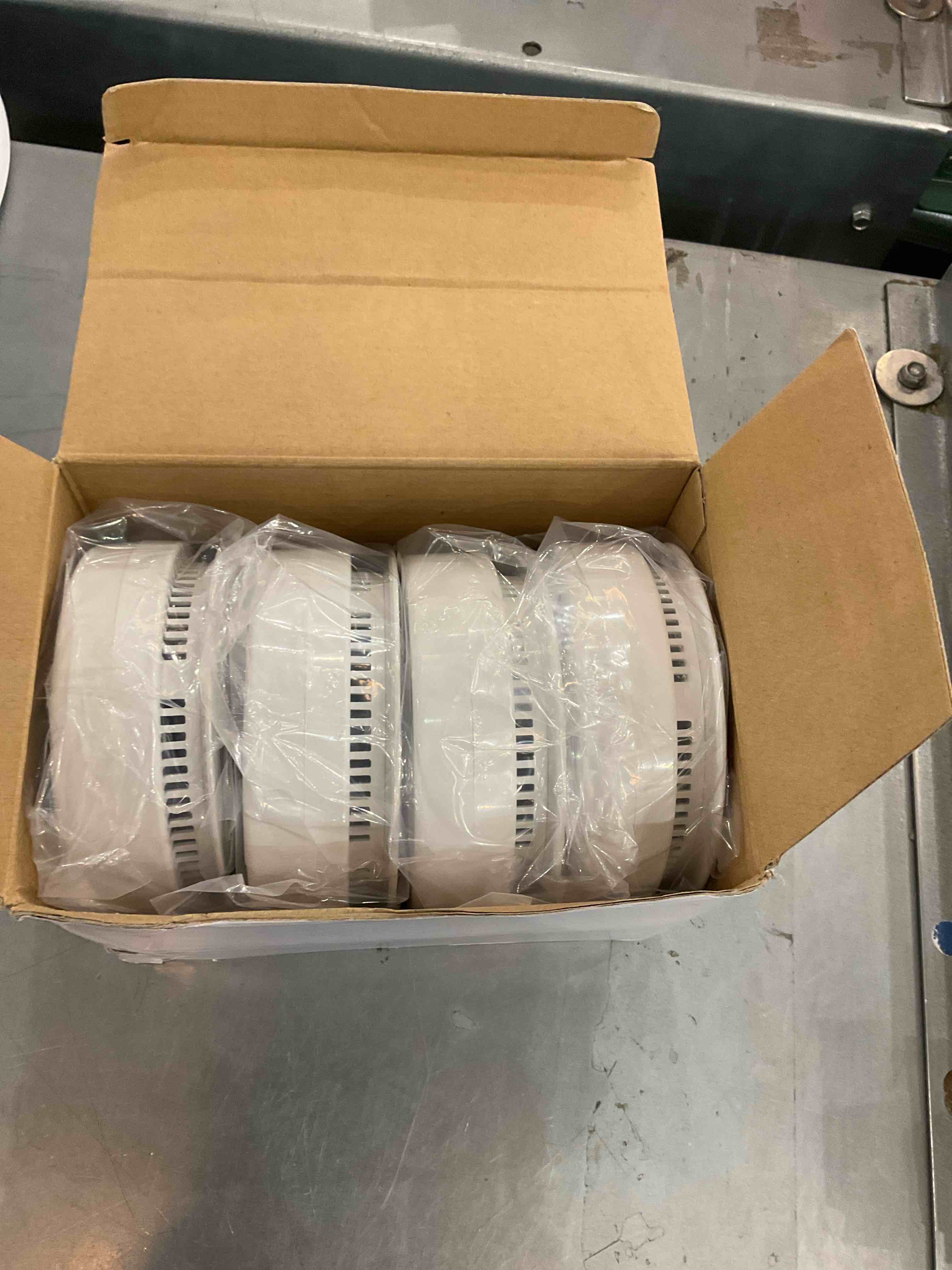 https://s3.amazonaws.com/lotting-images-prod/bidfta/EXS00483311_1696440556256.jpeg