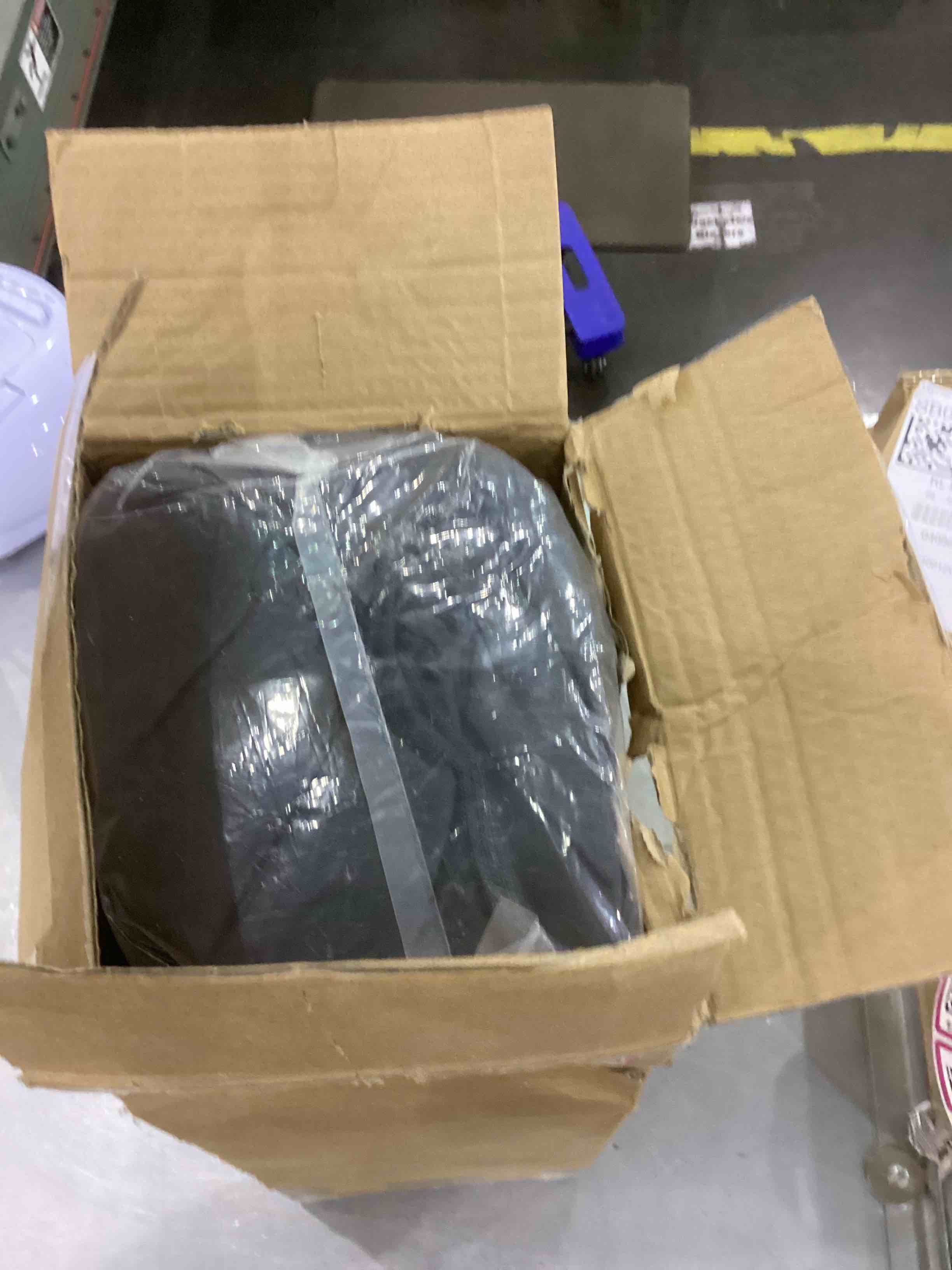 https://s3.amazonaws.com/lotting-images-prod/bidfta/EXS00484715_1695385094433.jpeg
