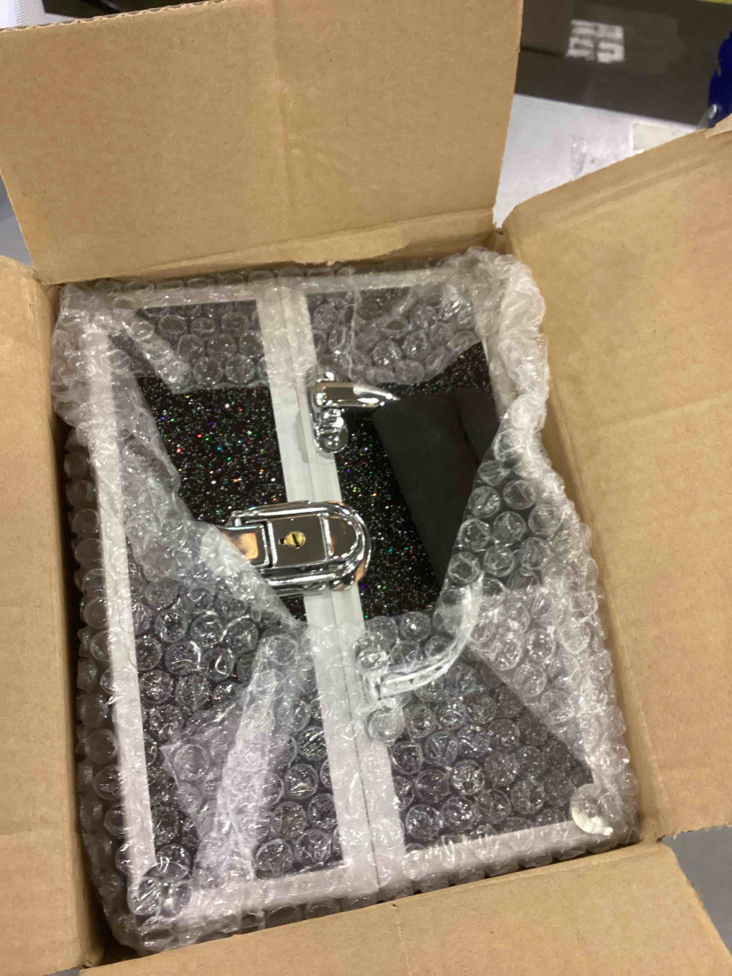 https://s3.amazonaws.com/lotting-images-prod/bidfta/EXS00484746_1695389459634.jpeg