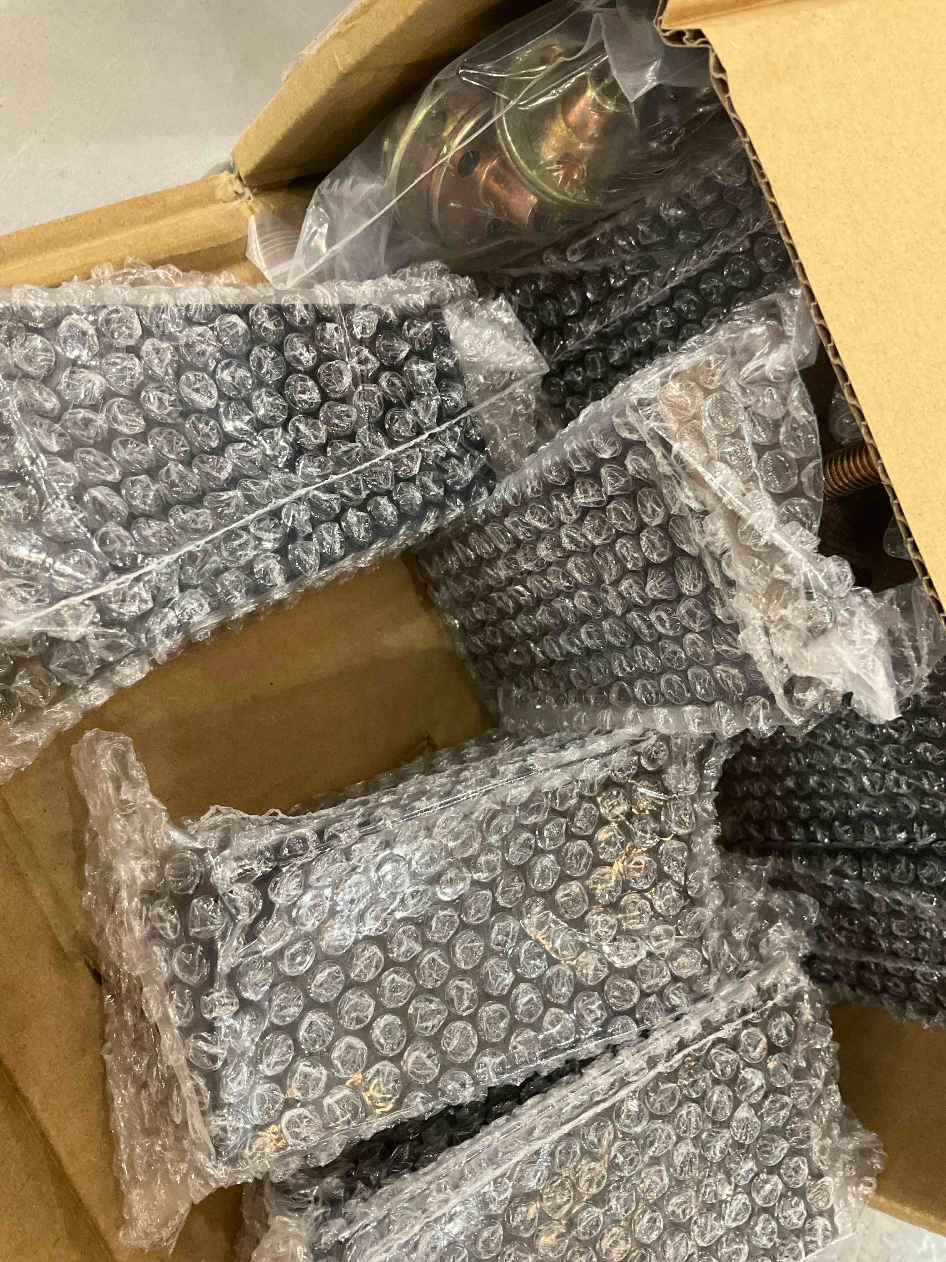 https://s3.amazonaws.com/lotting-images-prod/bidfta/EXS00485086_1695321347186.jpeg