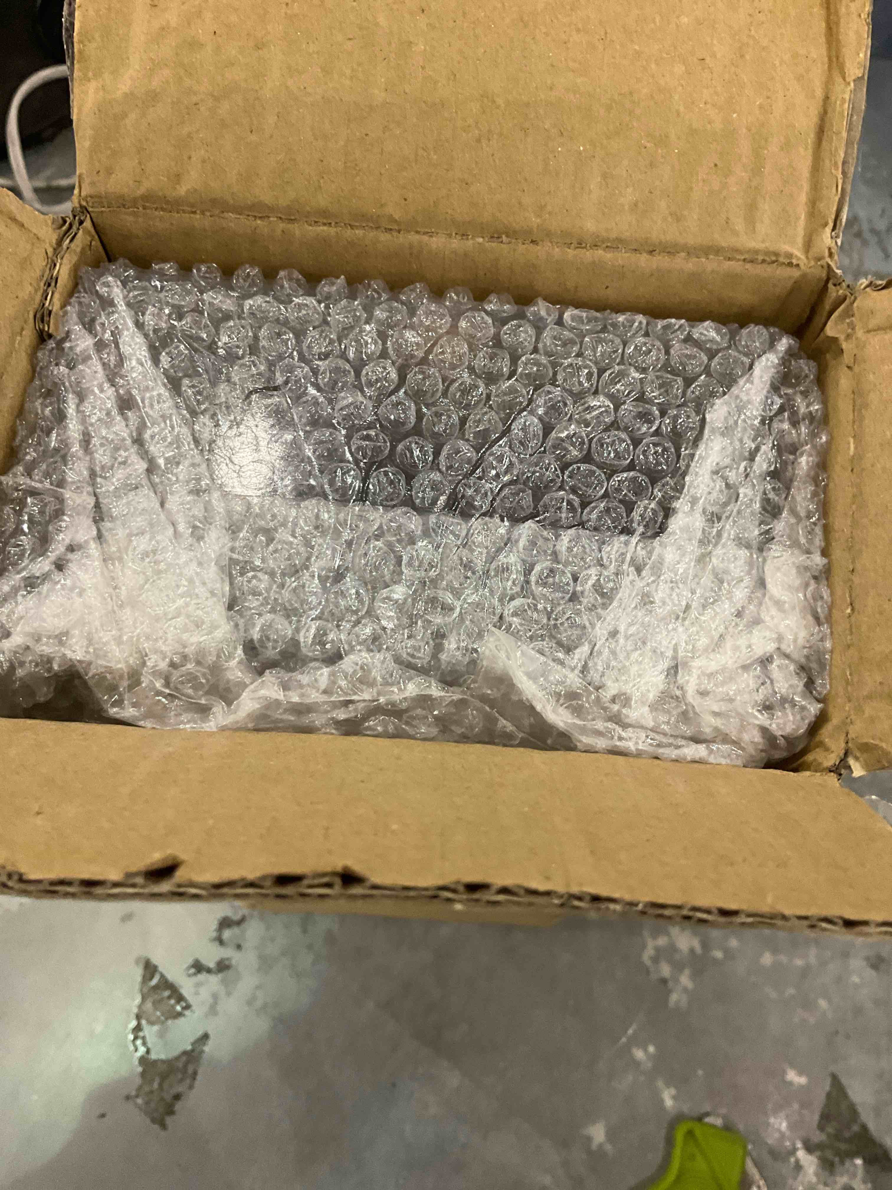 https://s3.amazonaws.com/lotting-images-prod/bidfta/EXS00485184_1695389965912.jpeg