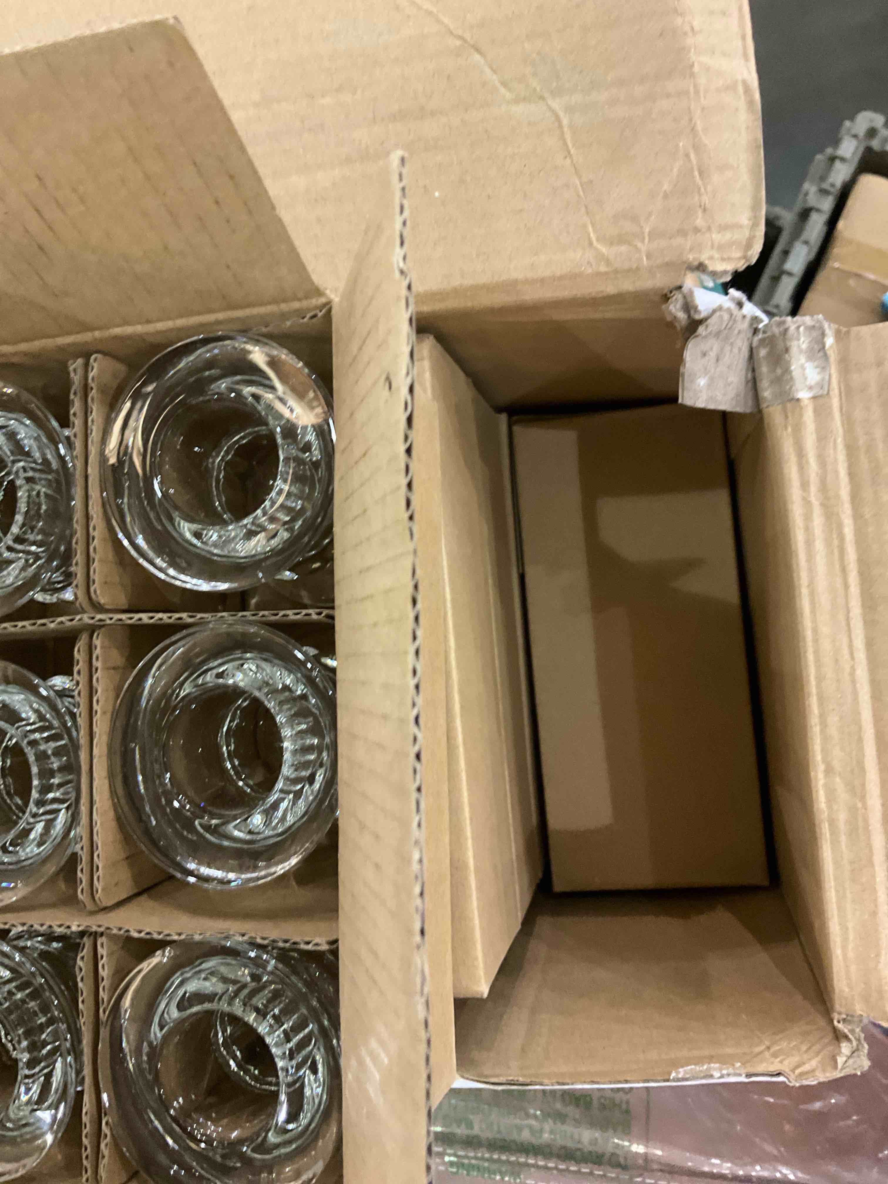 https://s3.amazonaws.com/lotting-images-prod/bidfta/EXS00485574_1695821297594.jpeg