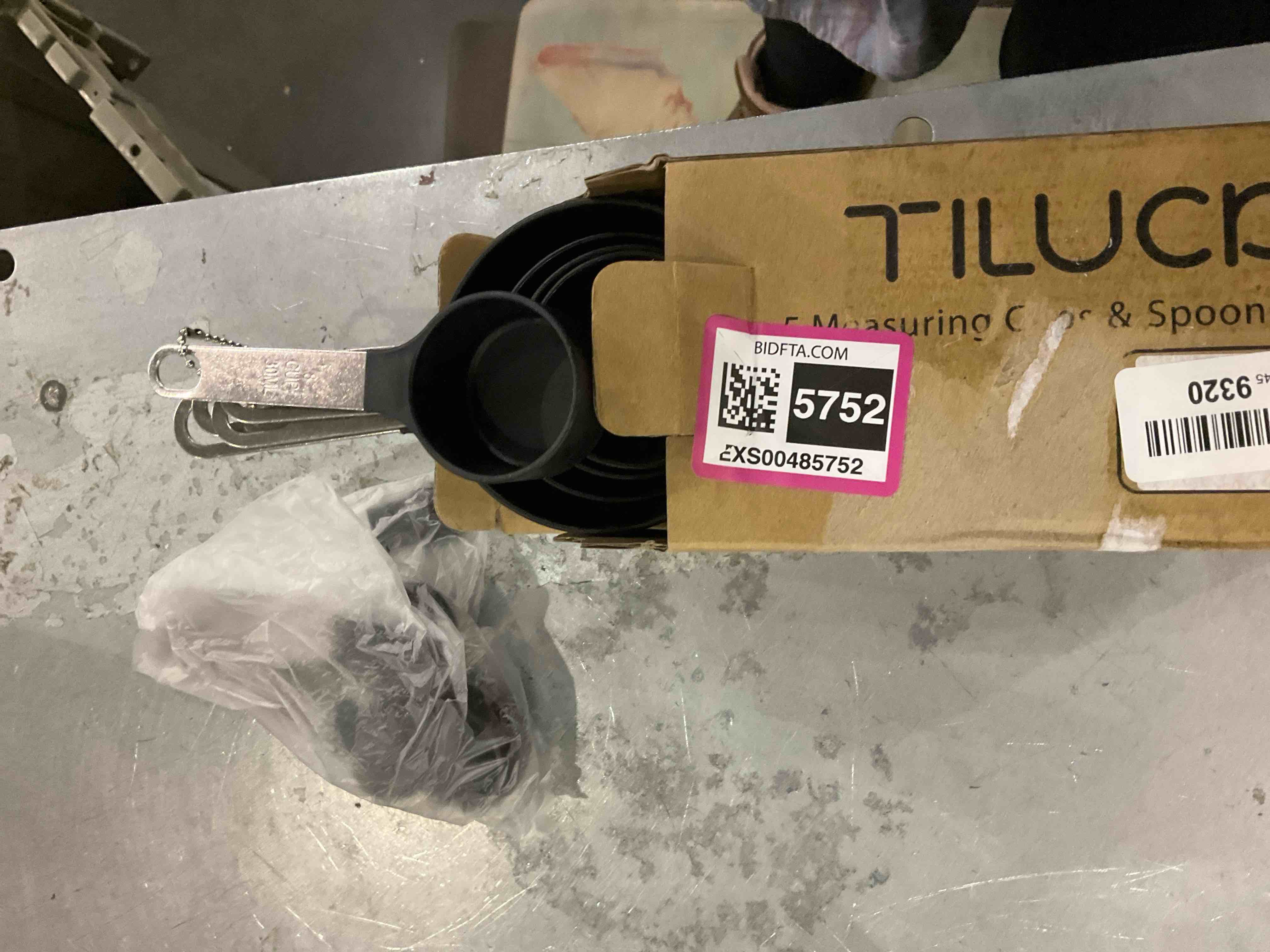 https://s3.amazonaws.com/lotting-images-prod/bidfta/EXS00485752_1695911794210.jpeg