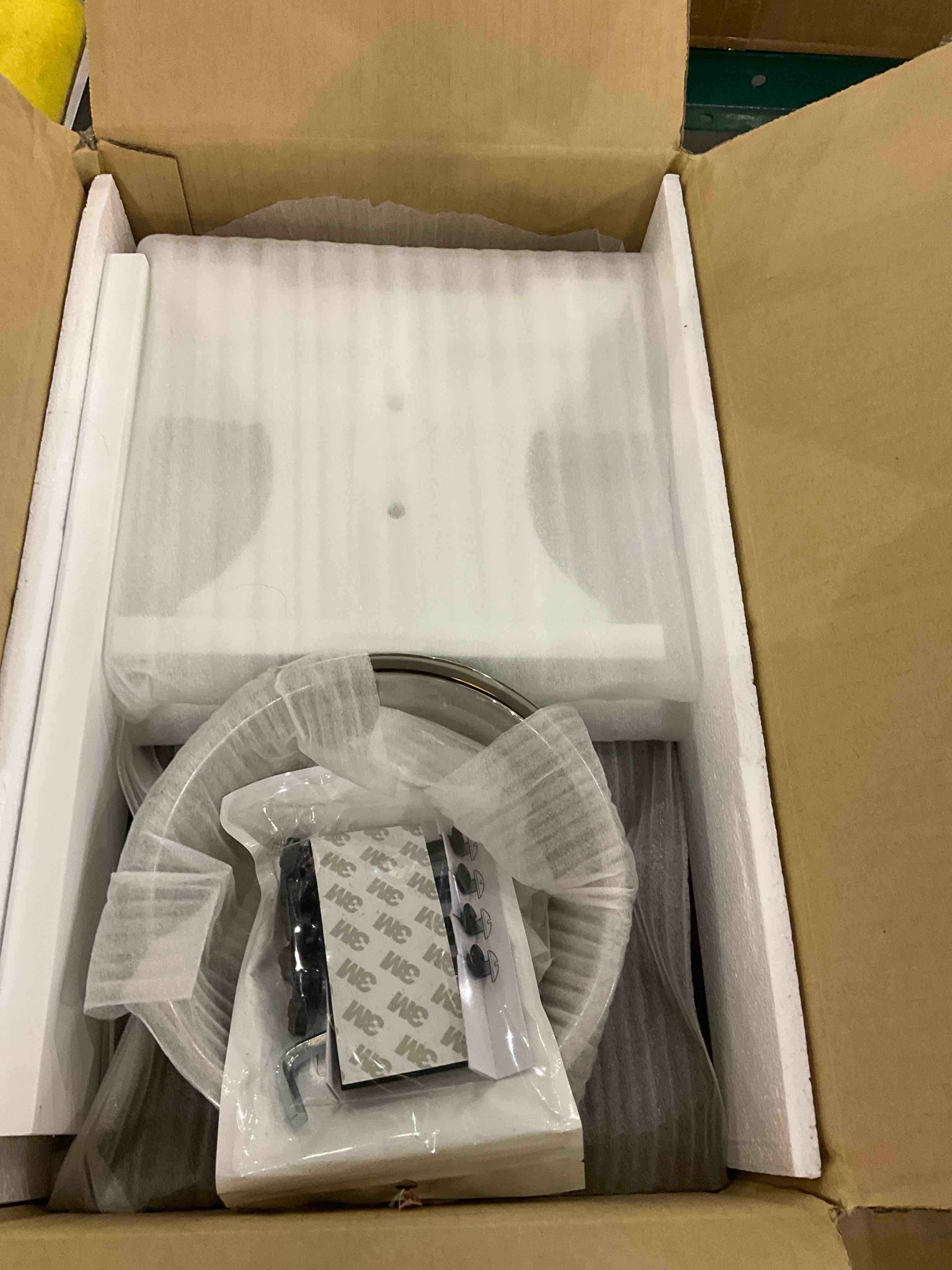 https://s3.amazonaws.com/lotting-images-prod/bidfta/EXS00485840_1695993880838.jpeg