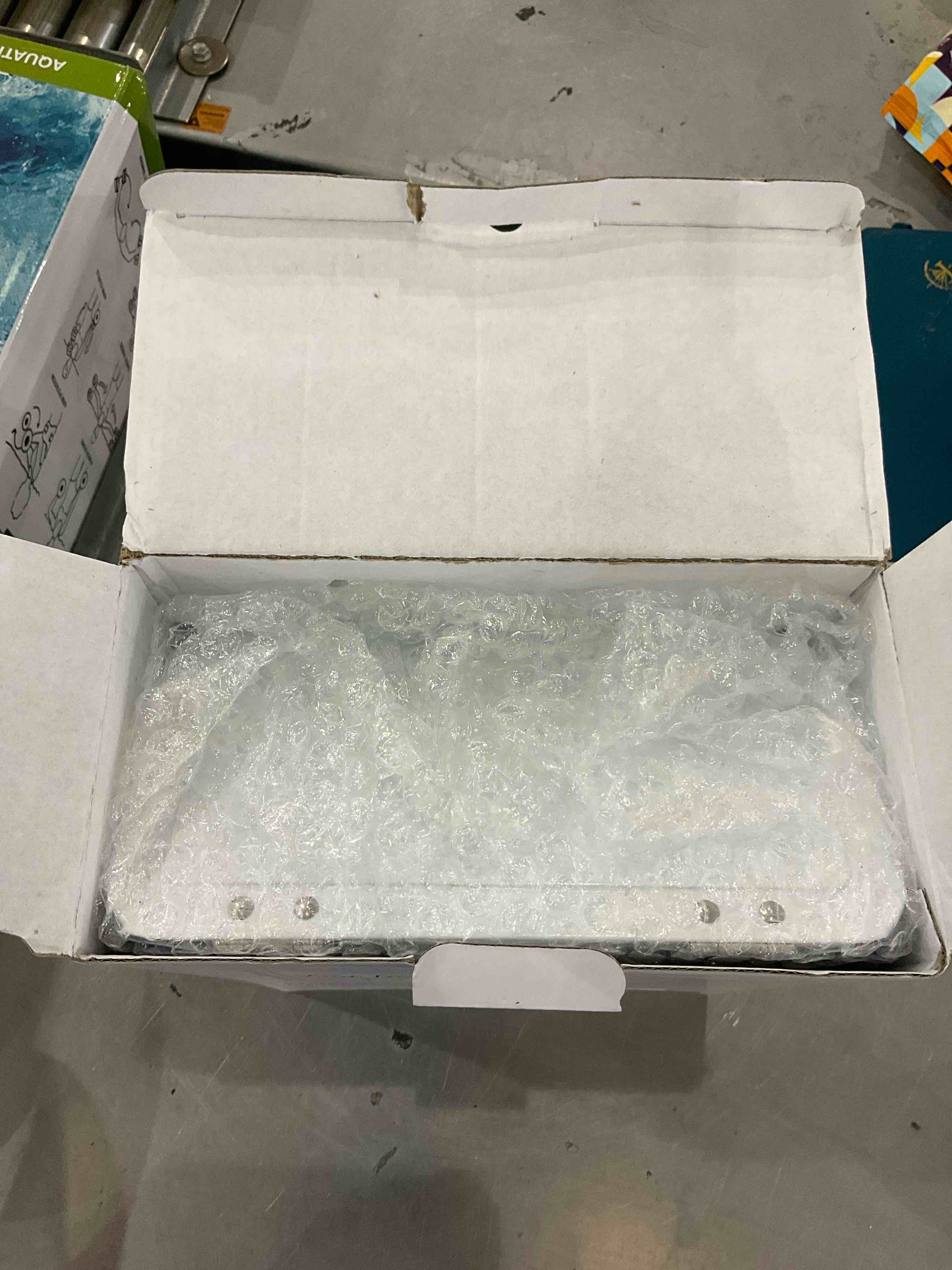 https://s3.amazonaws.com/lotting-images-prod/bidfta/EXS00486049_1695323552940.jpeg