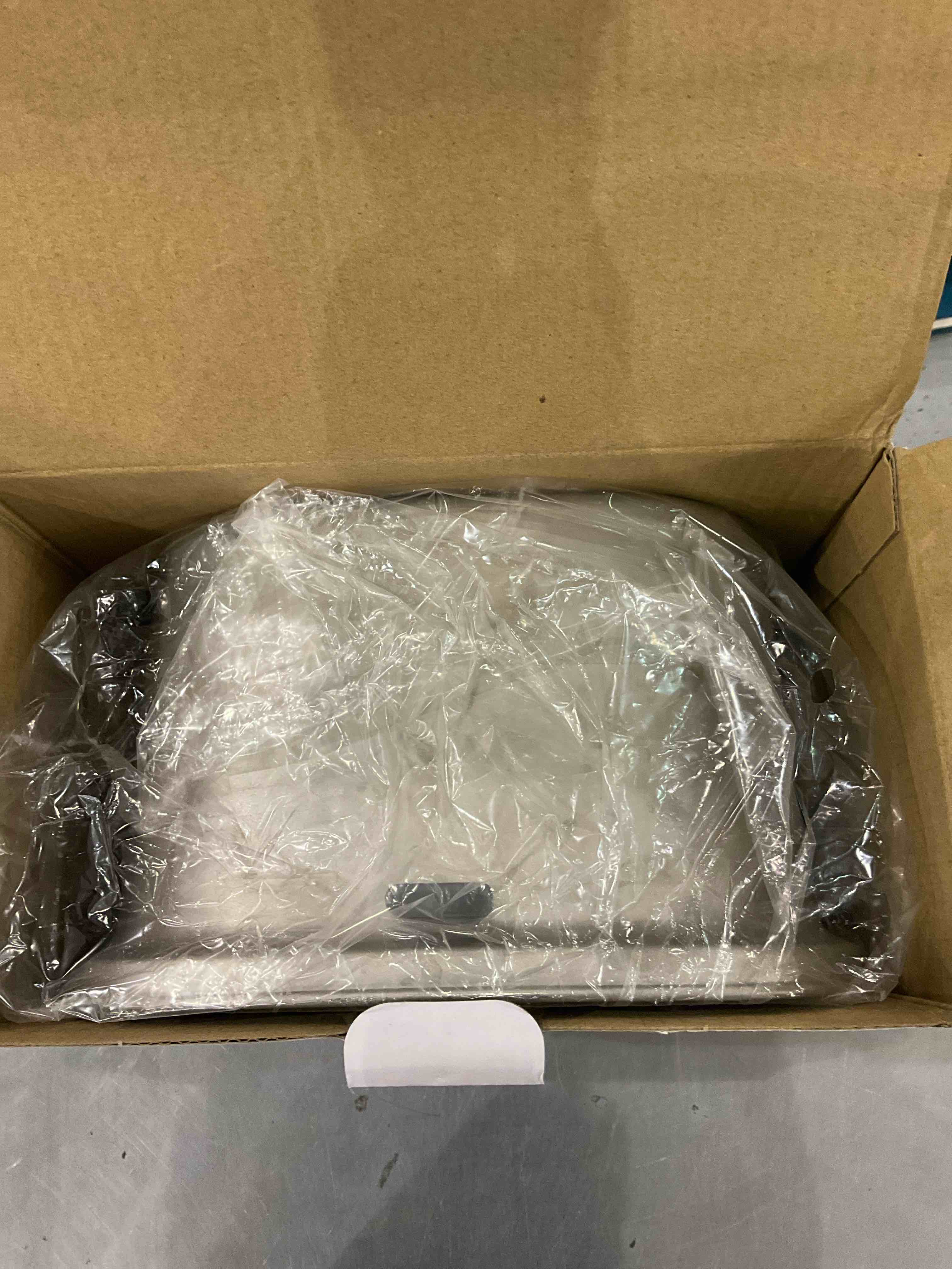 https://s3.amazonaws.com/lotting-images-prod/bidfta/EXS00486059_1695381729107.jpeg