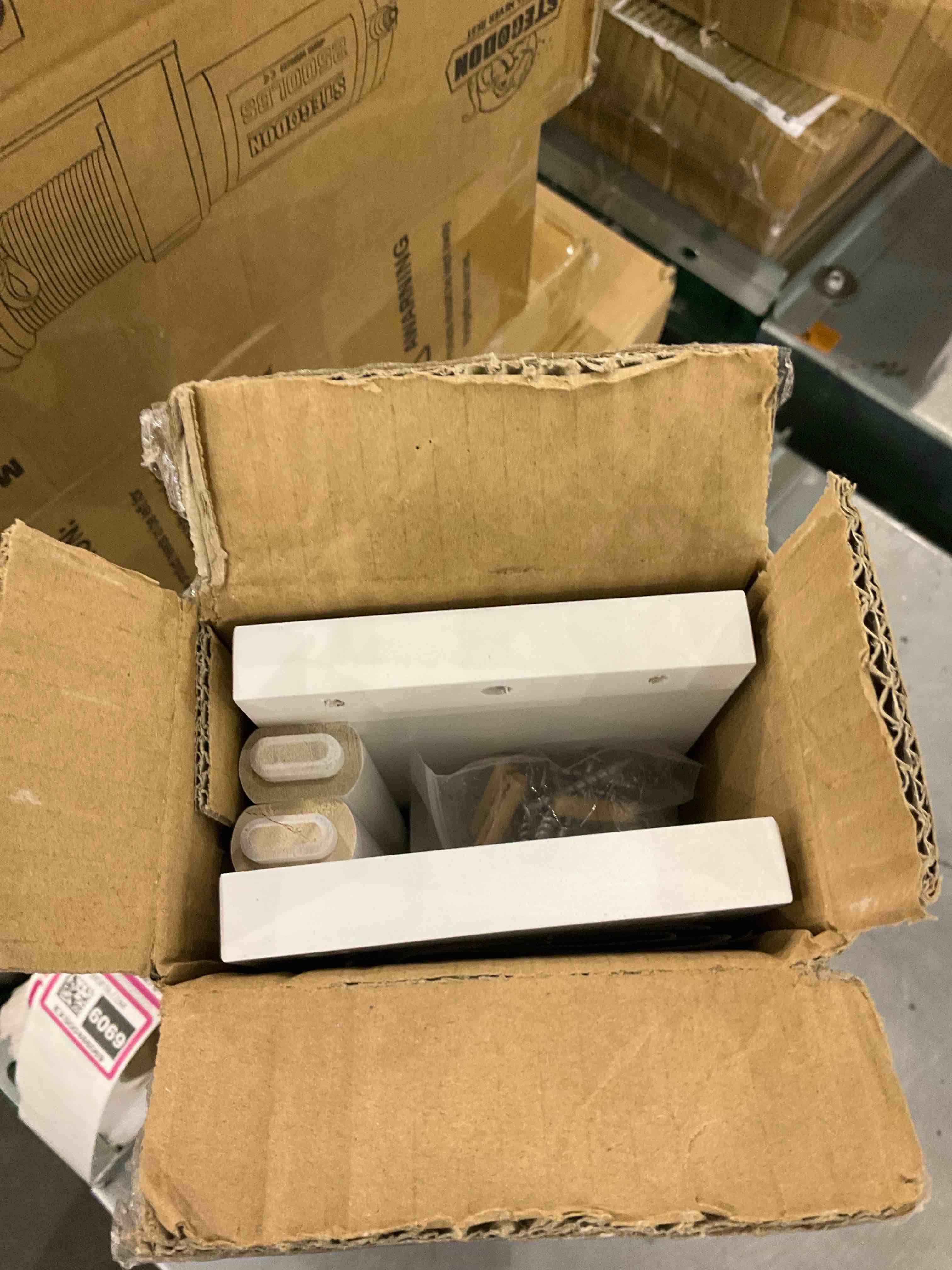 https://s3.amazonaws.com/lotting-images-prod/bidfta/EXS00486069_1695382725927.jpeg