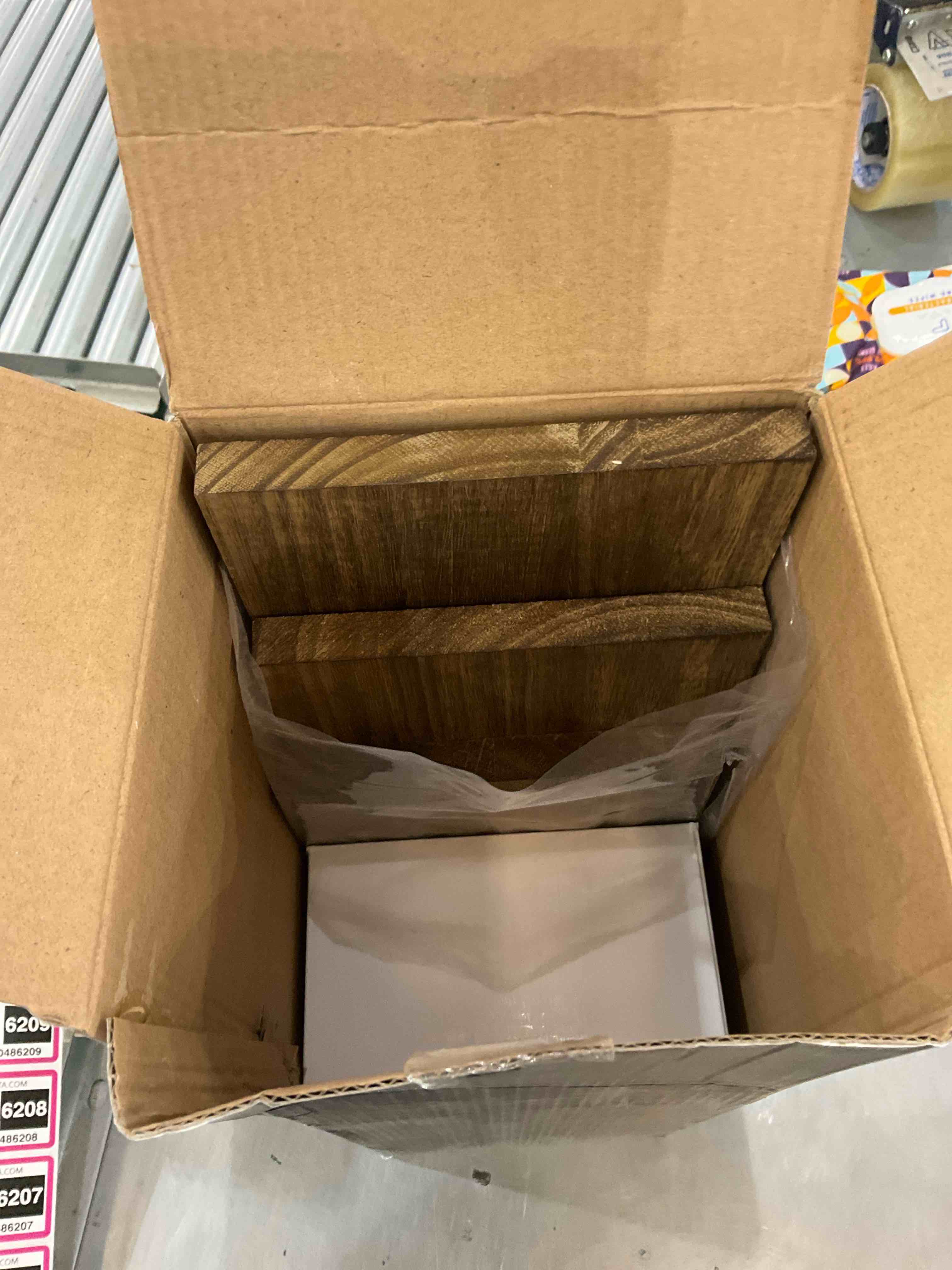 https://s3.amazonaws.com/lotting-images-prod/bidfta/EXS00486203_1695395224994.jpeg