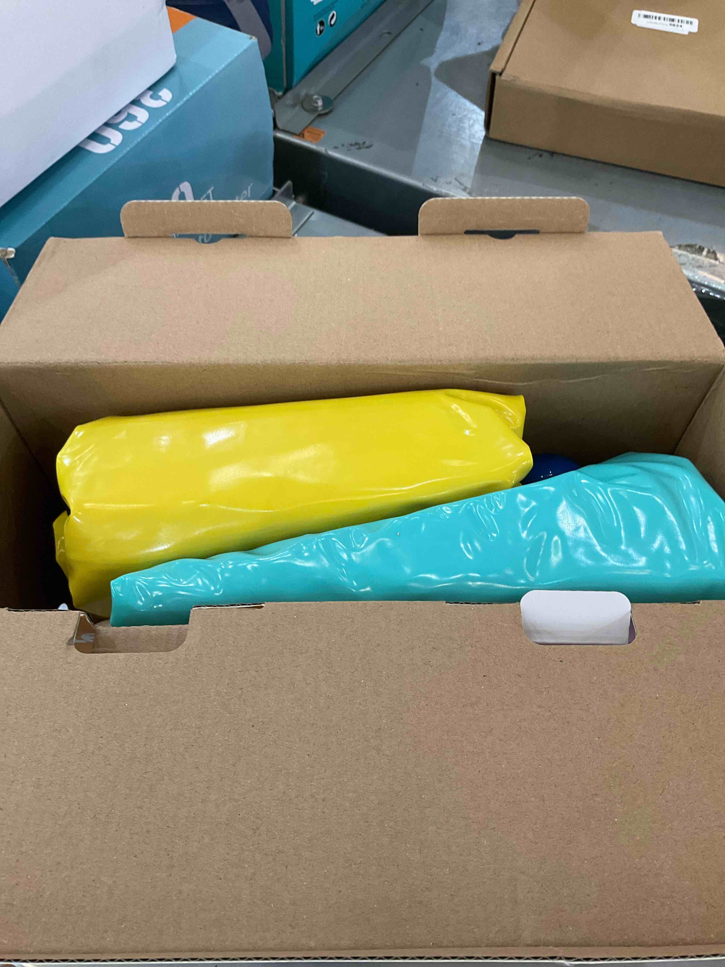 https://s3.amazonaws.com/lotting-images-prod/bidfta/EXS00486290_1695404493375.jpeg