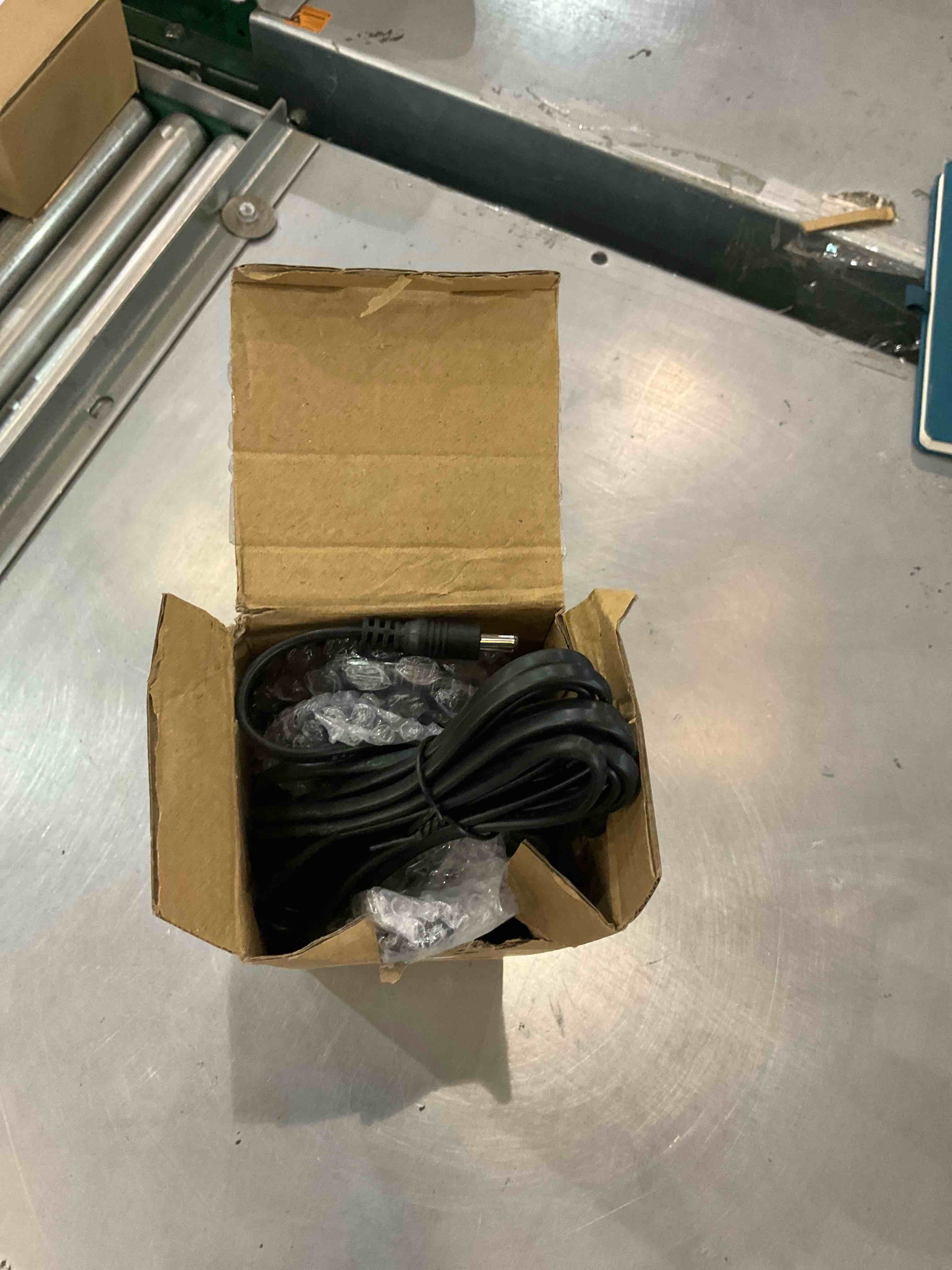 https://s3.amazonaws.com/lotting-images-prod/bidfta/EXS00486466_1695651928164.jpeg