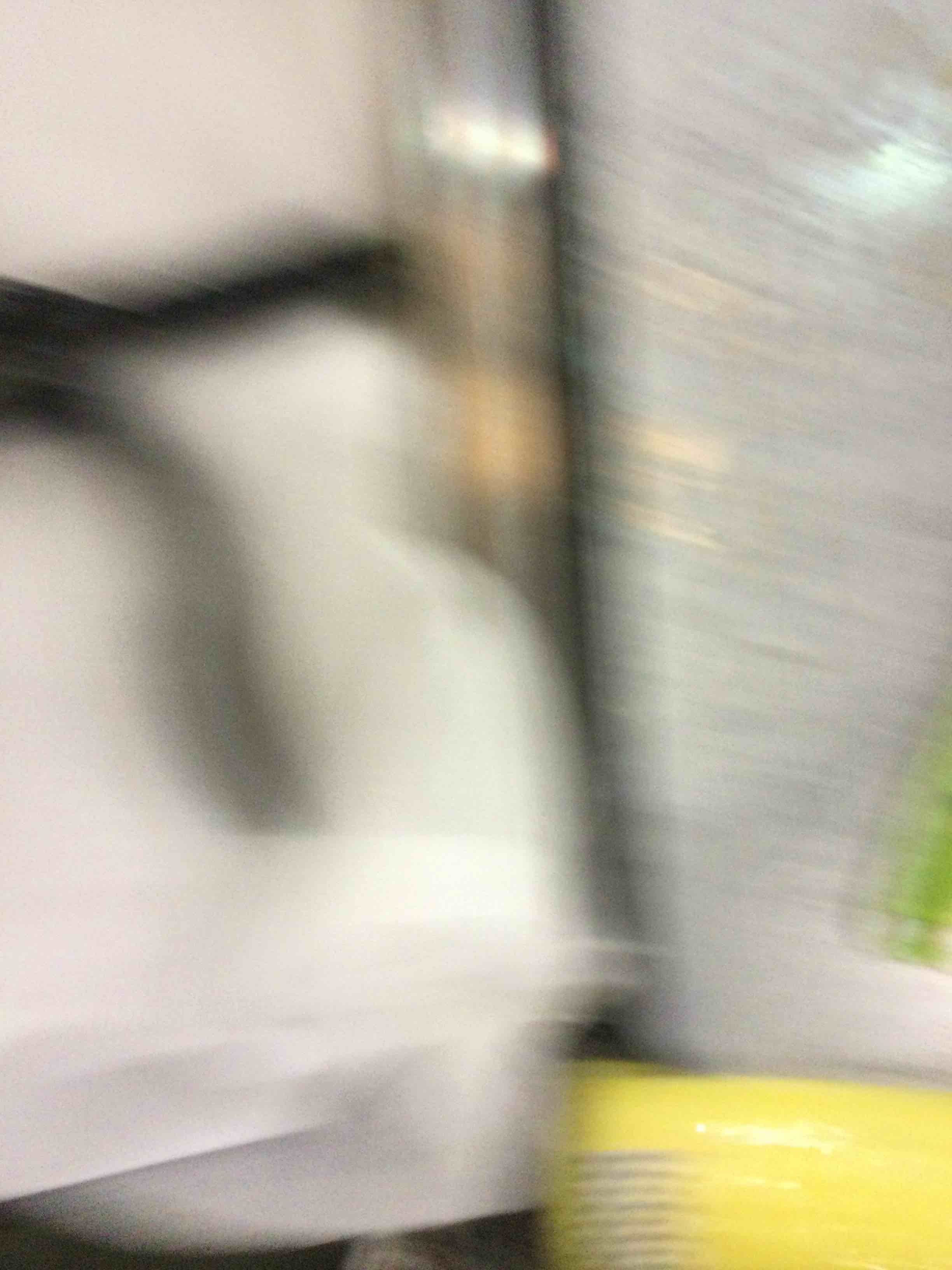 https://s3.amazonaws.com/lotting-images-prod/bidfta/EXS00487142_1695392789225.jpeg
