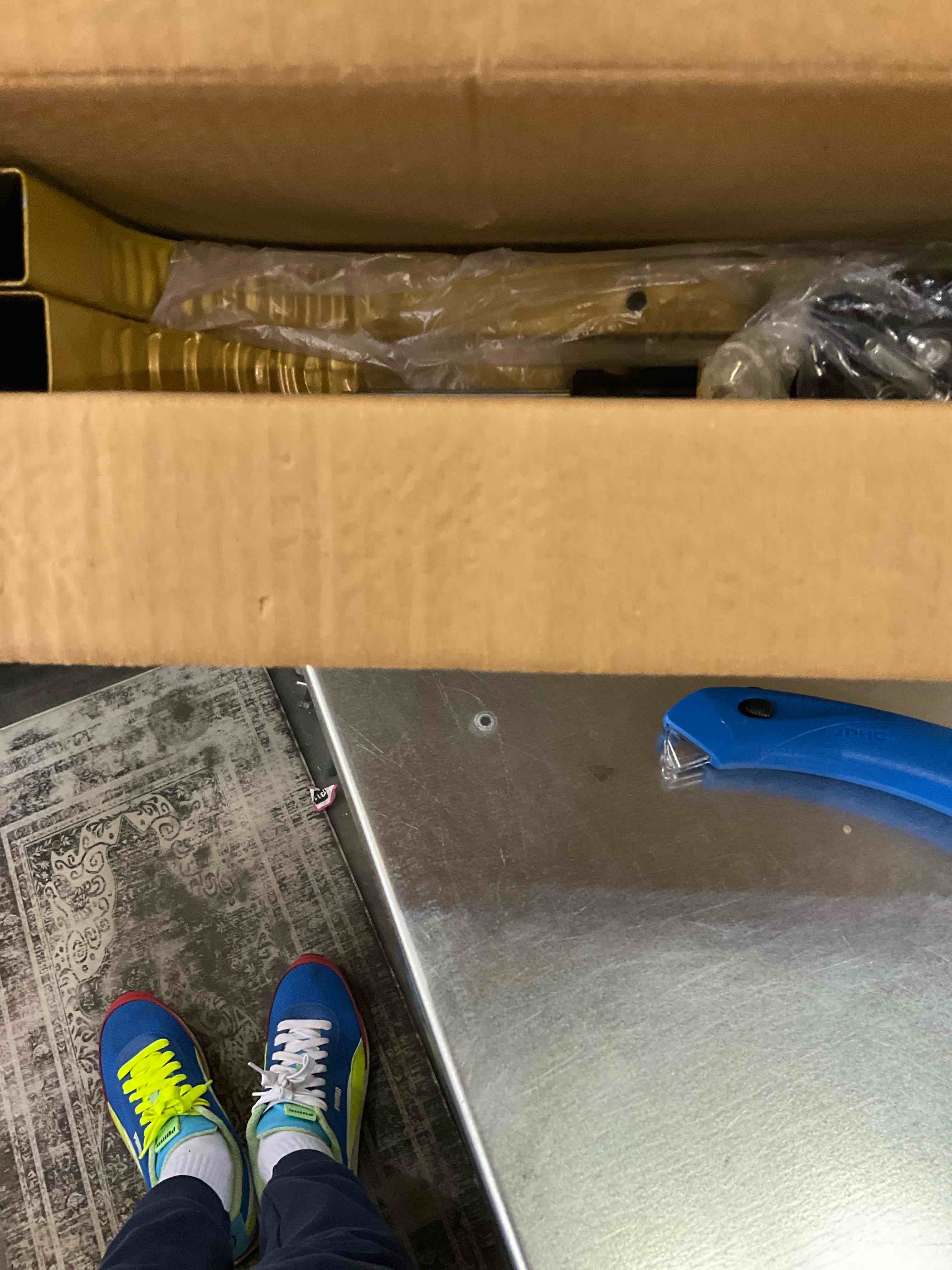 https://s3.amazonaws.com/lotting-images-prod/bidfta/EXS00487384_1695660342683.jpeg