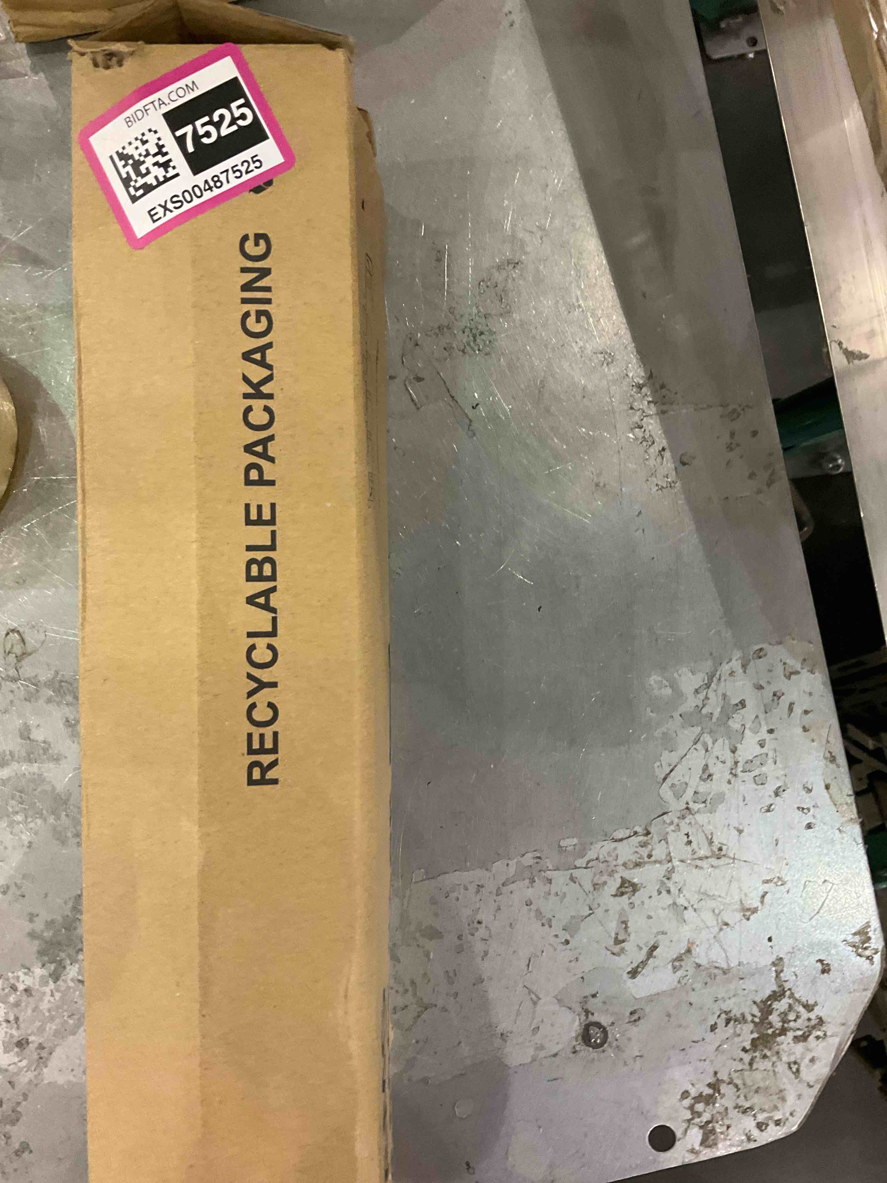 https://s3.amazonaws.com/lotting-images-prod/bidfta/EXS00487525_1695640494596.jpeg