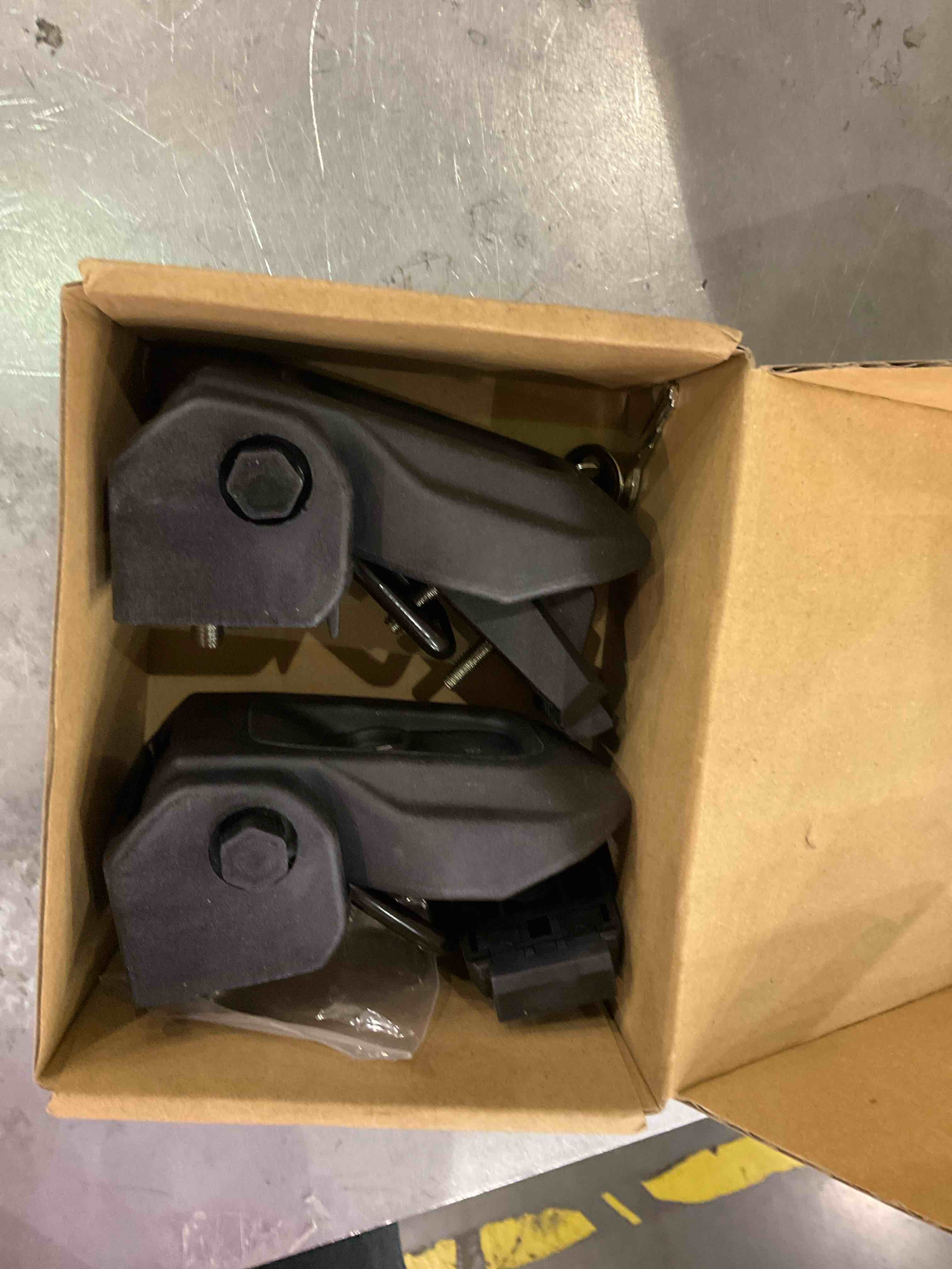 https://s3.amazonaws.com/lotting-images-prod/bidfta/EXS00487592_1695645868542.jpeg