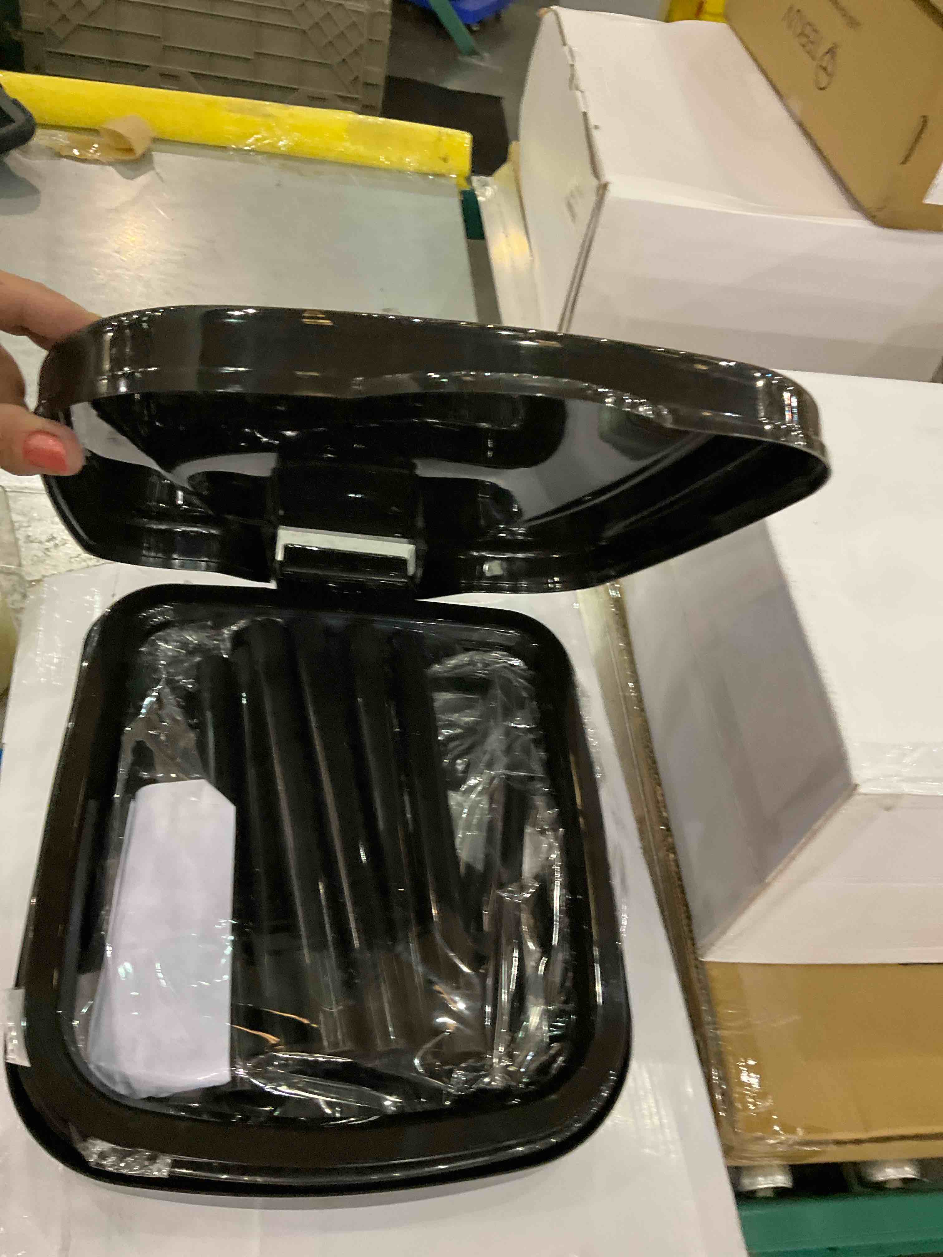 https://s3.amazonaws.com/lotting-images-prod/bidfta/EXS00487666_1695655288213.jpeg
