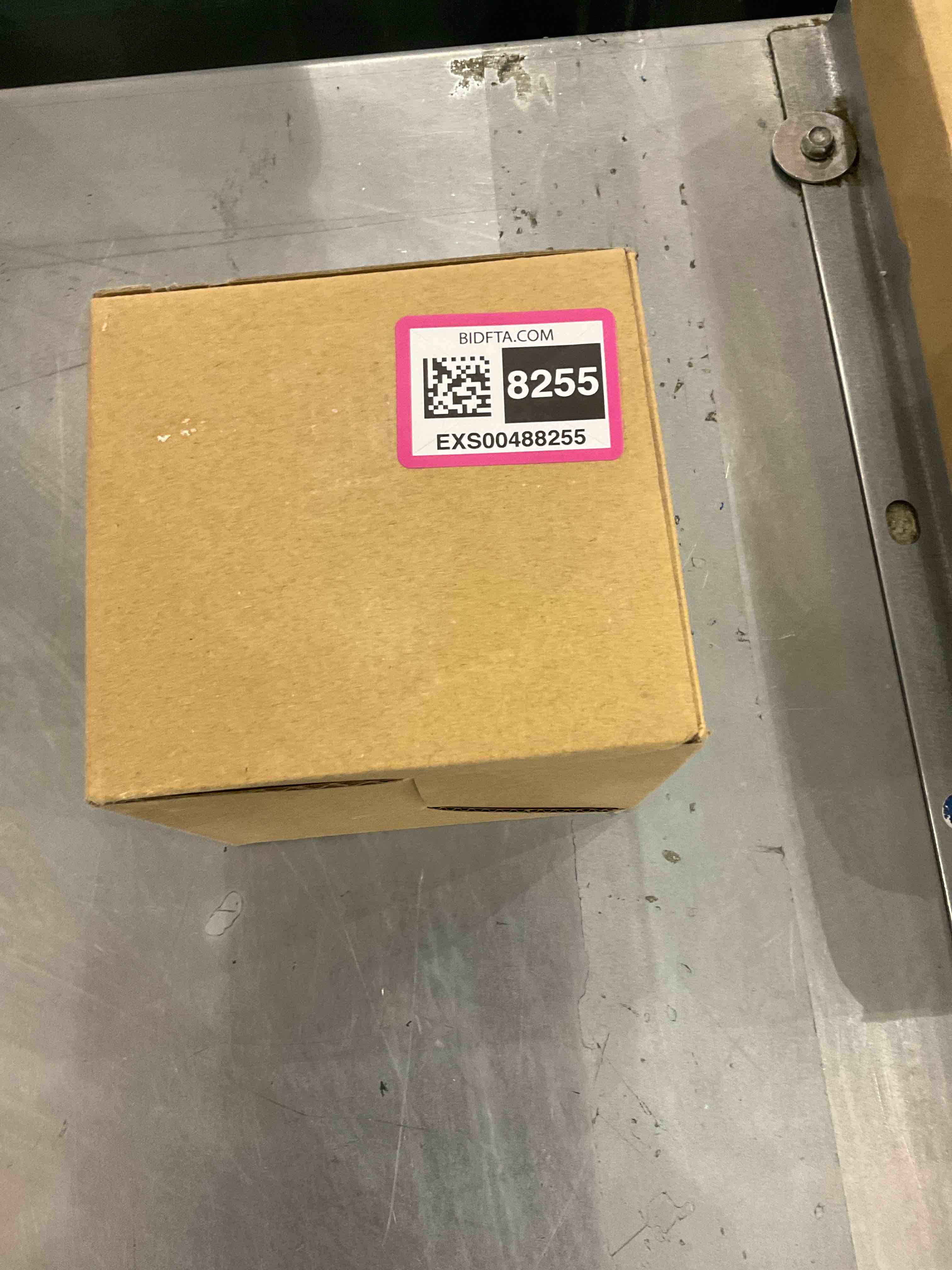 https://s3.amazonaws.com/lotting-images-prod/bidfta/EXS00488255_1695300268459.jpeg