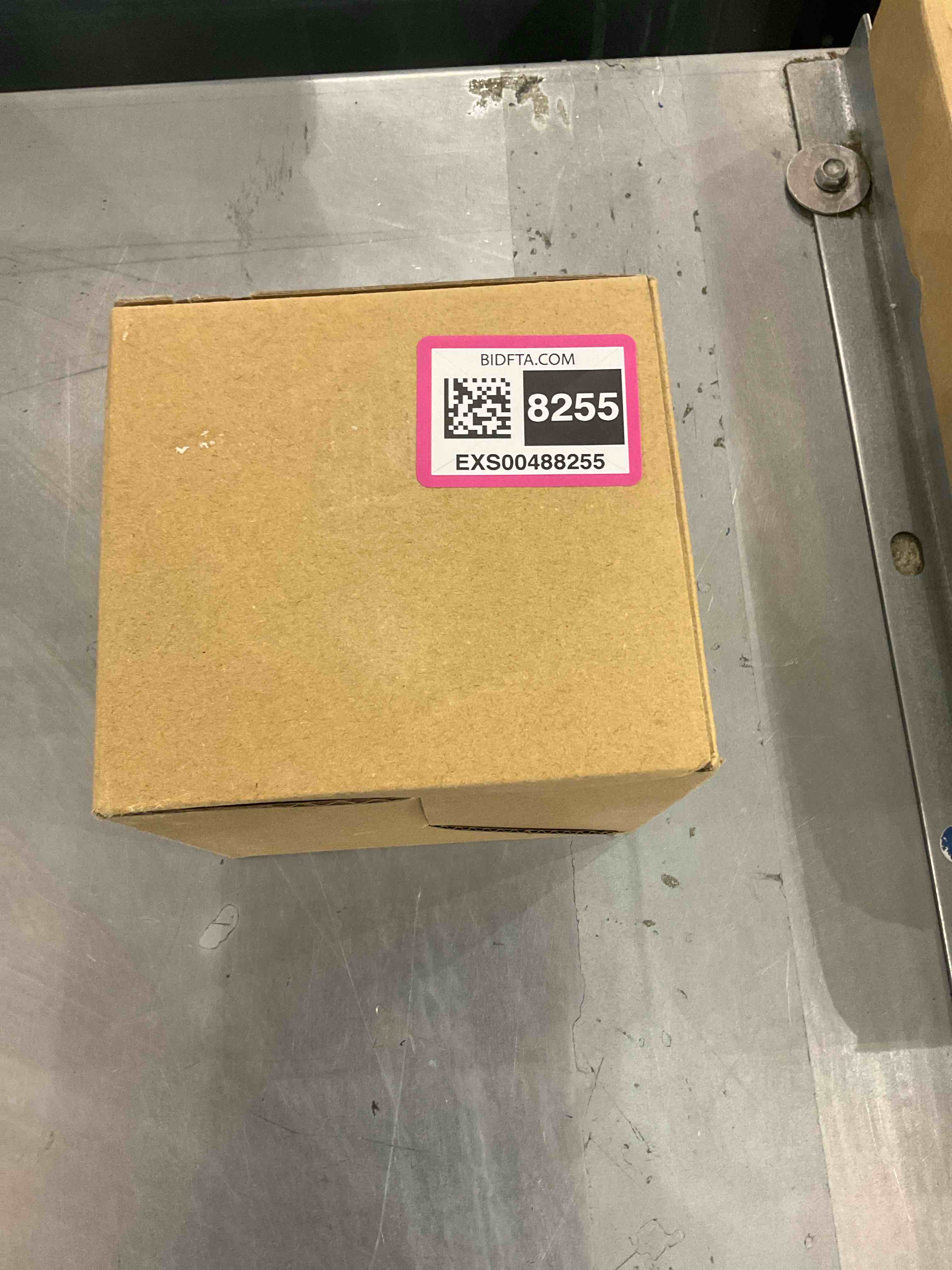 https://s3.amazonaws.com/lotting-images-prod/bidfta/EXS00488255_1695300269523.jpeg