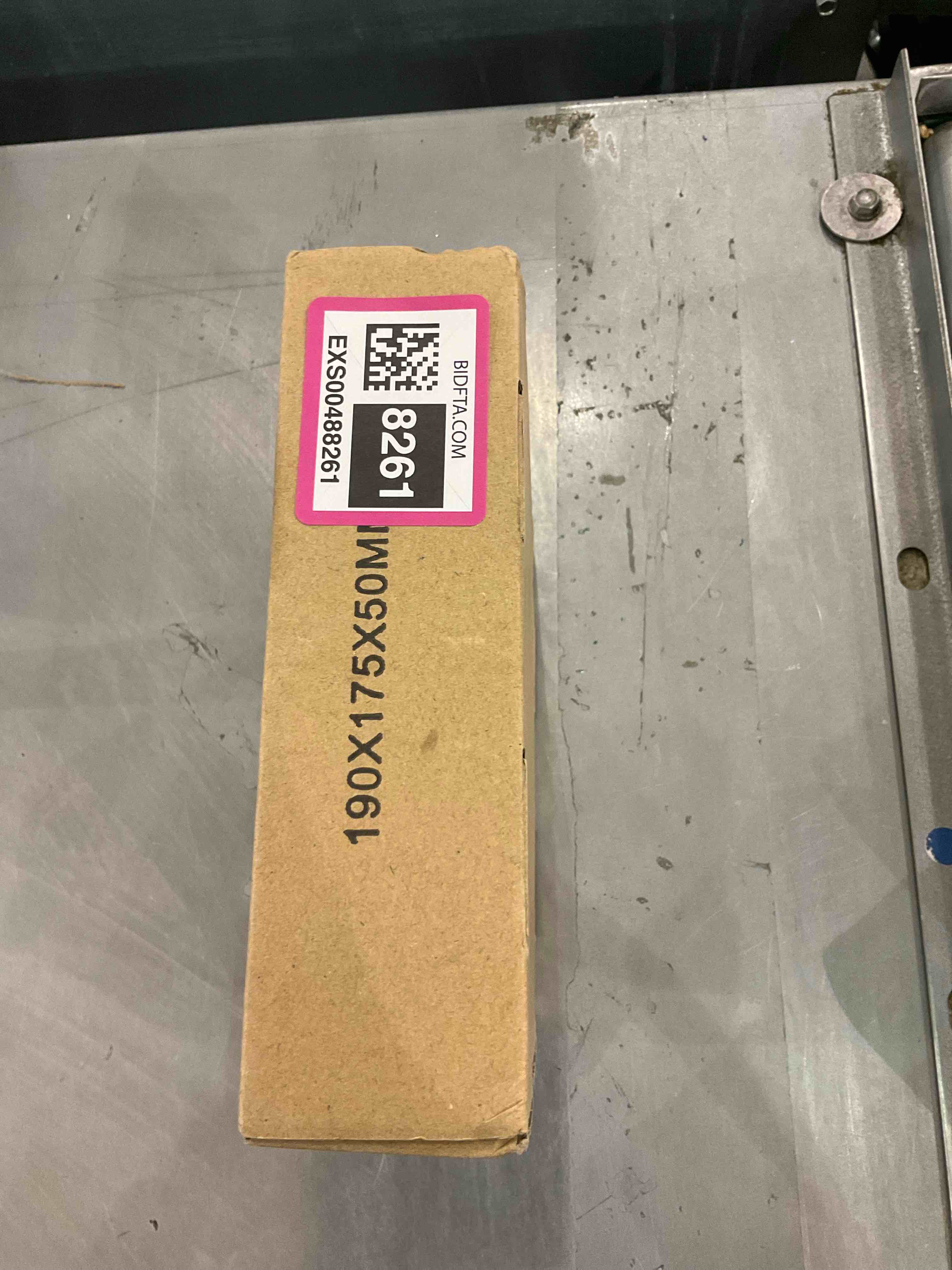 https://s3.amazonaws.com/lotting-images-prod/bidfta/EXS00488261_1695300580095.jpeg