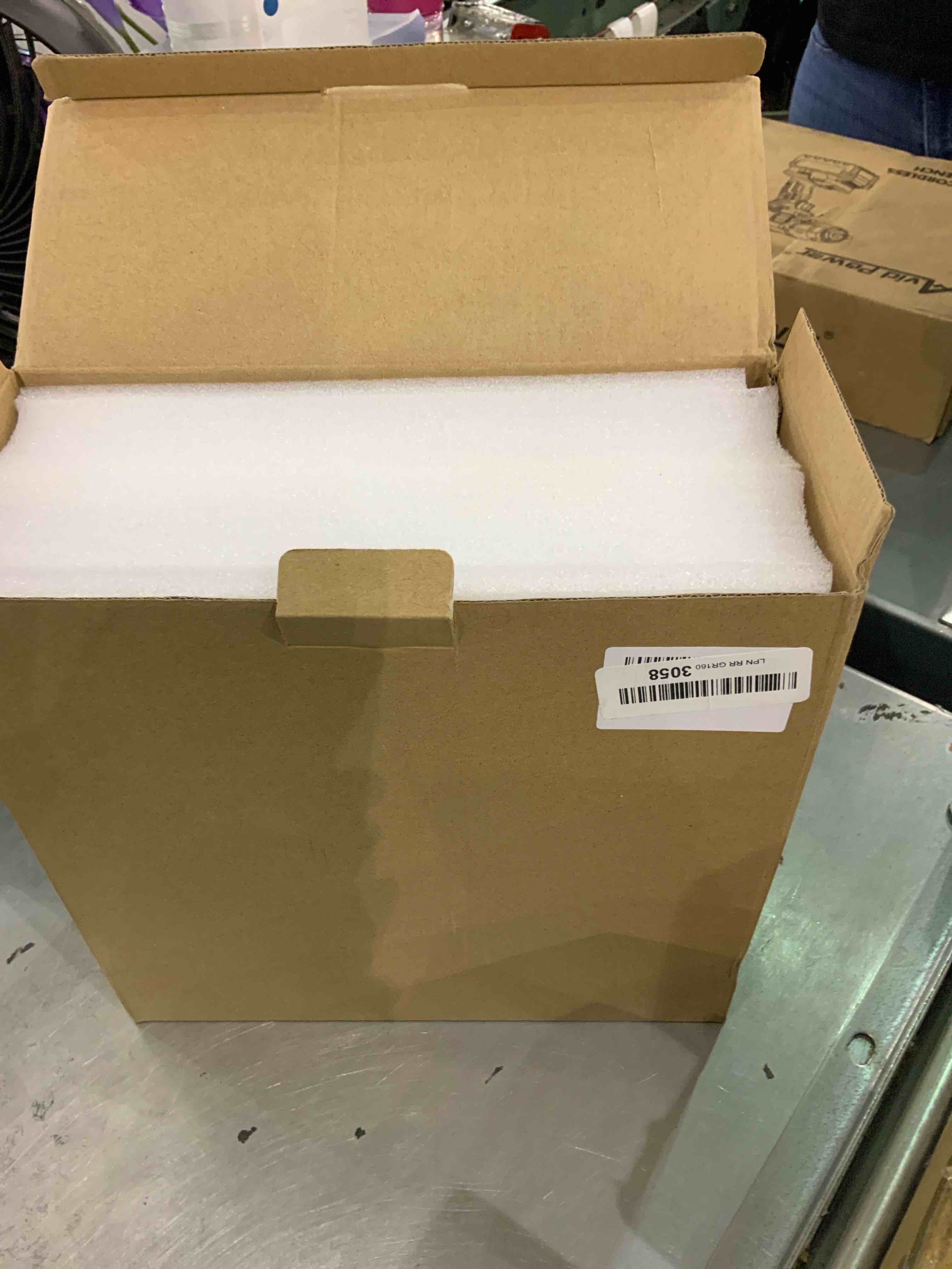 https://s3.amazonaws.com/lotting-images-prod/bidfta/EXS00488632_1695381868345.jpeg