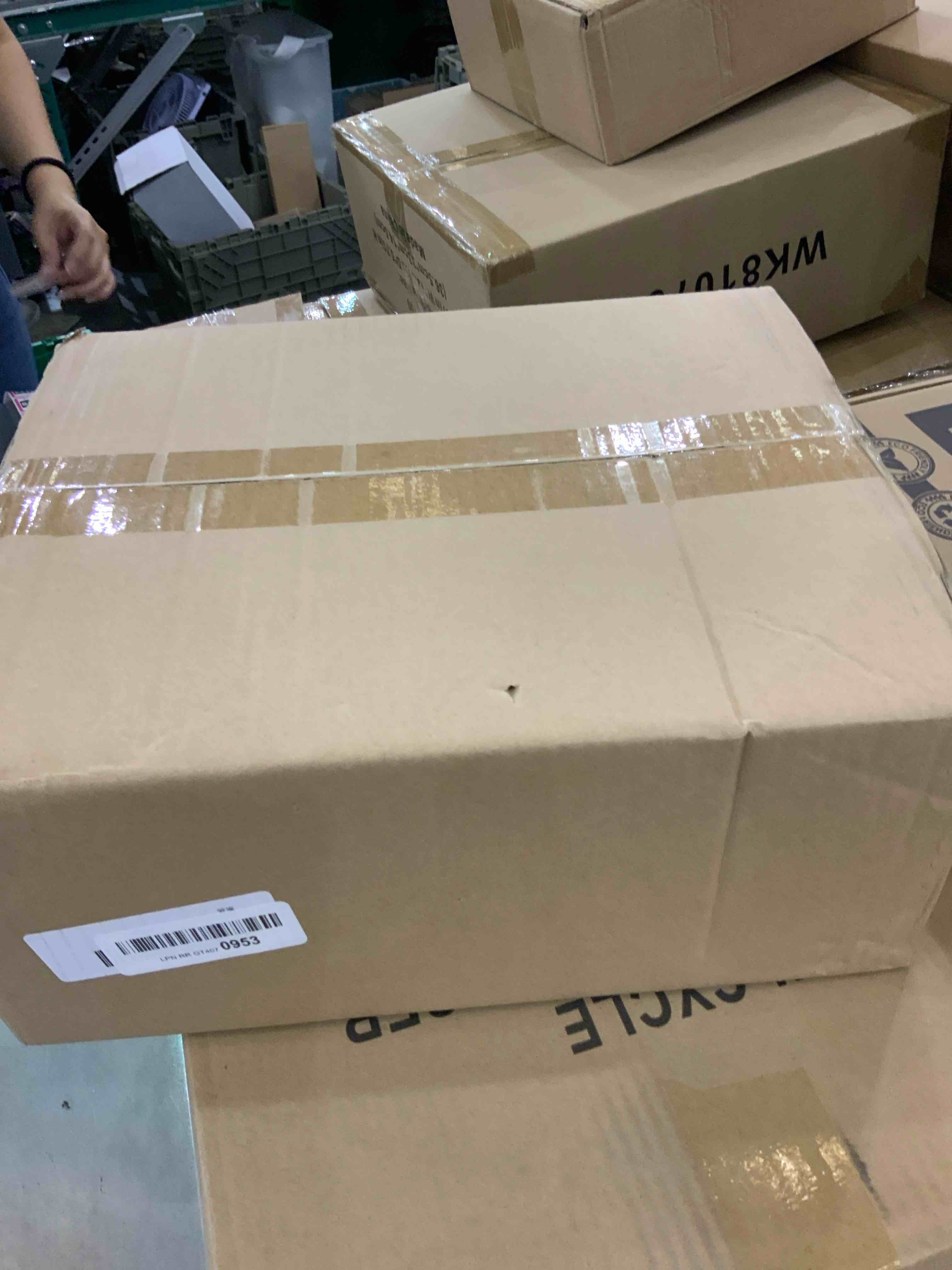 https://s3.amazonaws.com/lotting-images-prod/bidfta/EXS00488731_1695392776070.jpeg