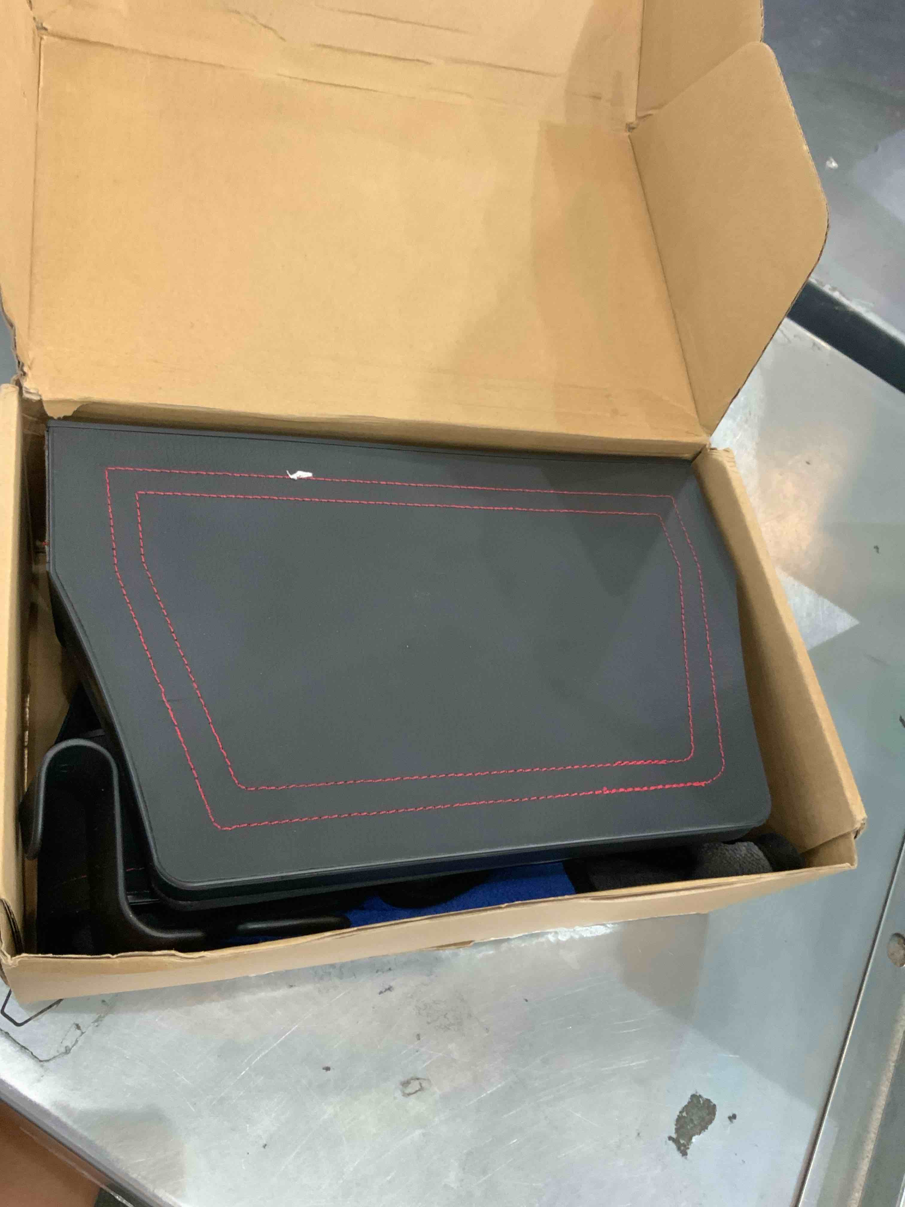 https://s3.amazonaws.com/lotting-images-prod/bidfta/EXS00488847_1695404441562.jpeg