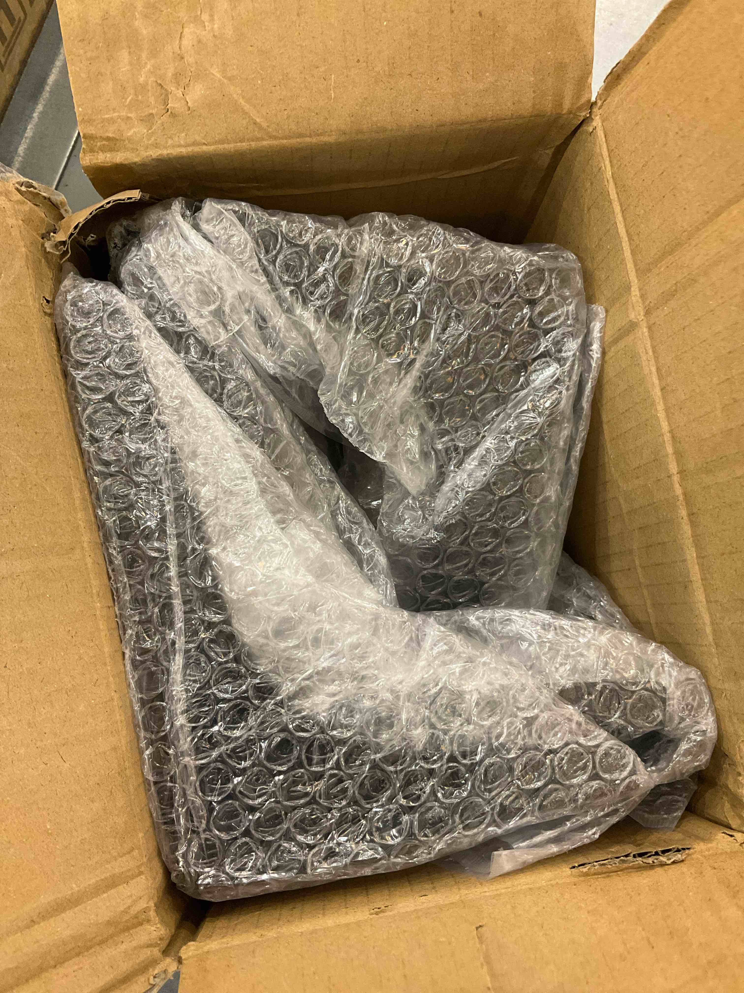 https://s3.amazonaws.com/lotting-images-prod/bidfta/EXS00489145_1695394889949.jpeg