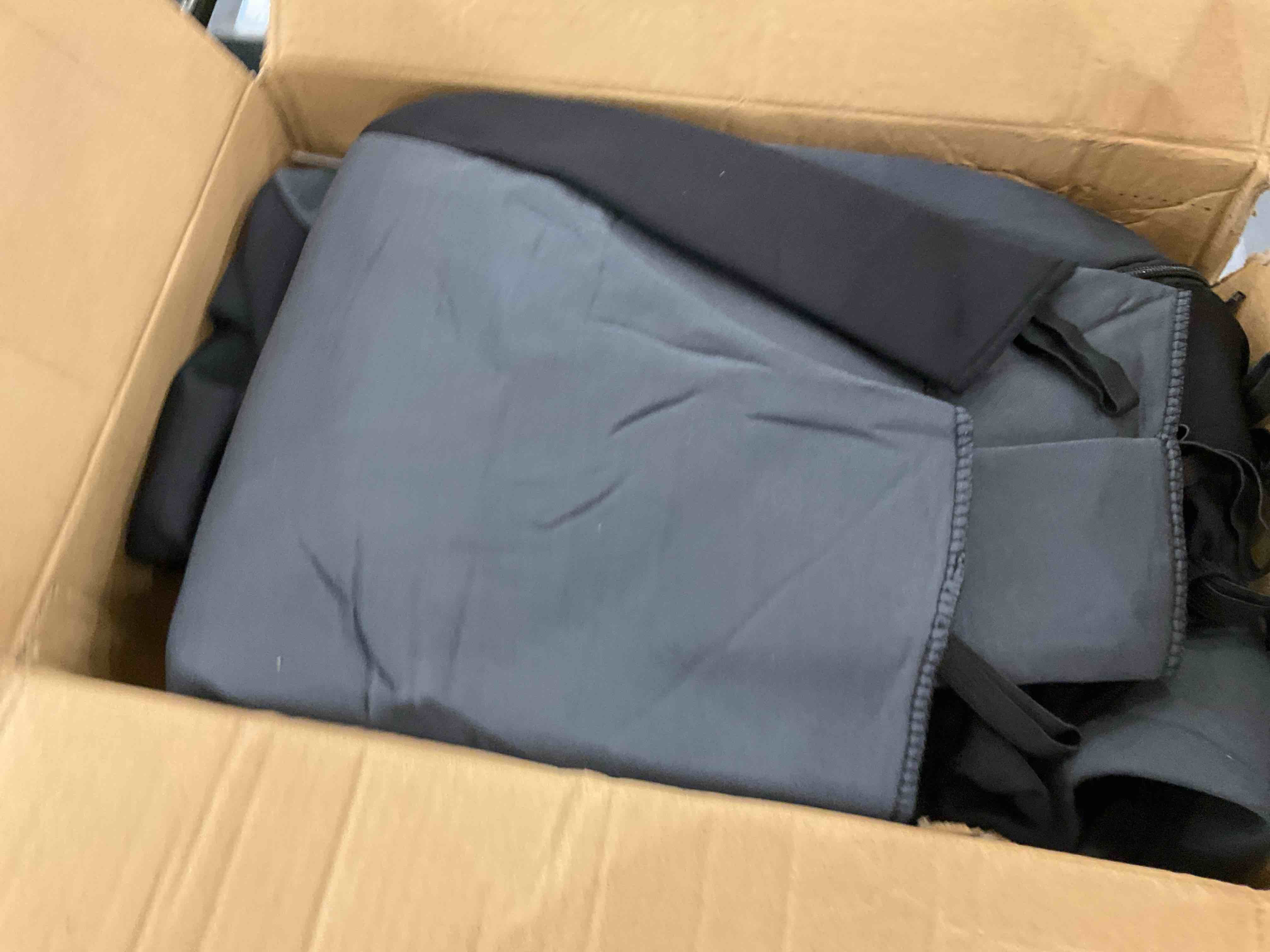 https://s3.amazonaws.com/lotting-images-prod/bidfta/EXS00489881_1695825939134.jpeg